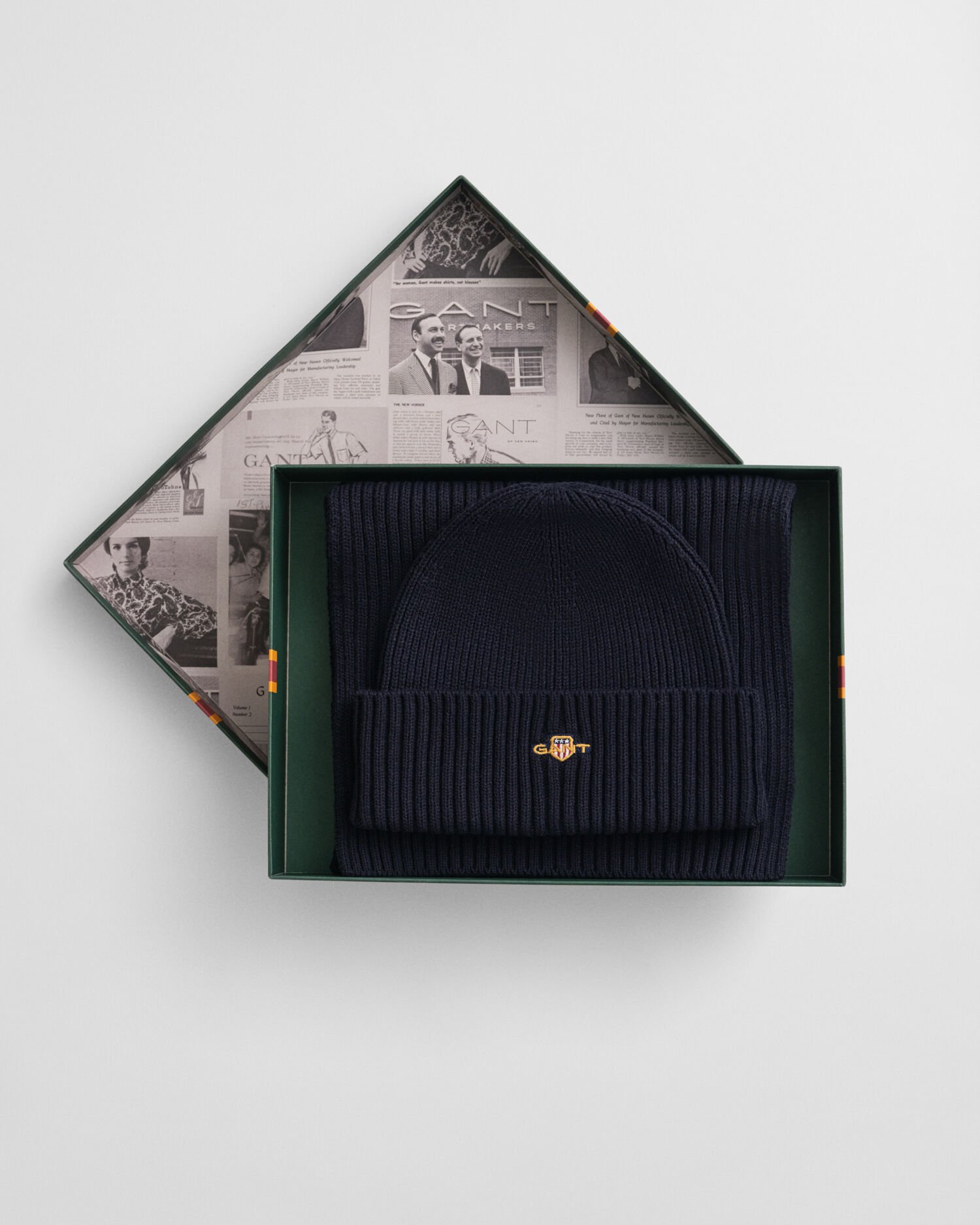 Gavesæt med Shield beanie og halstørklæde