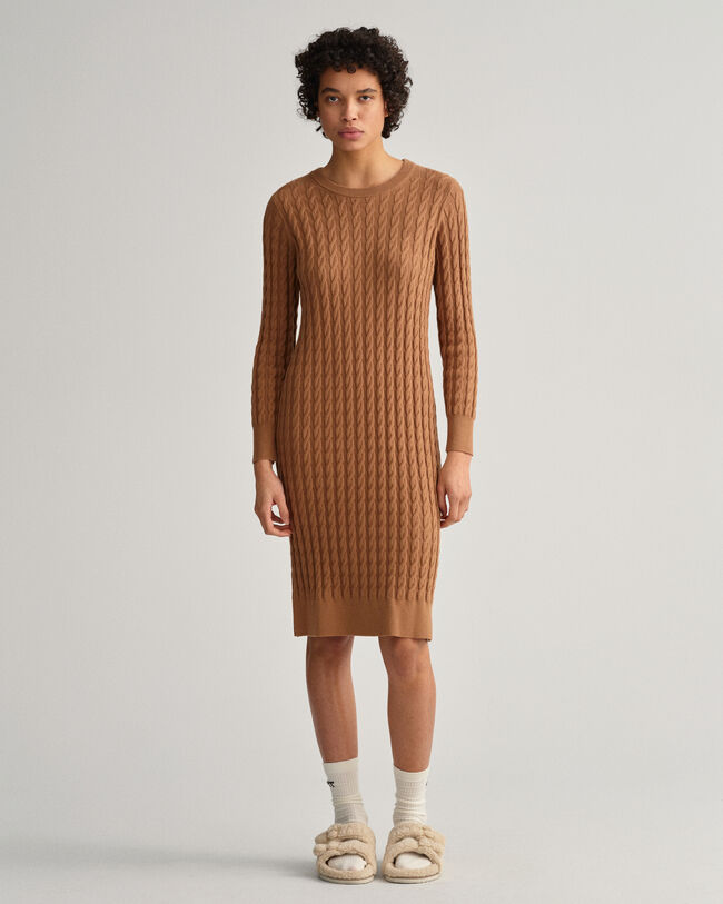 Kjole med snoet kabelstrik