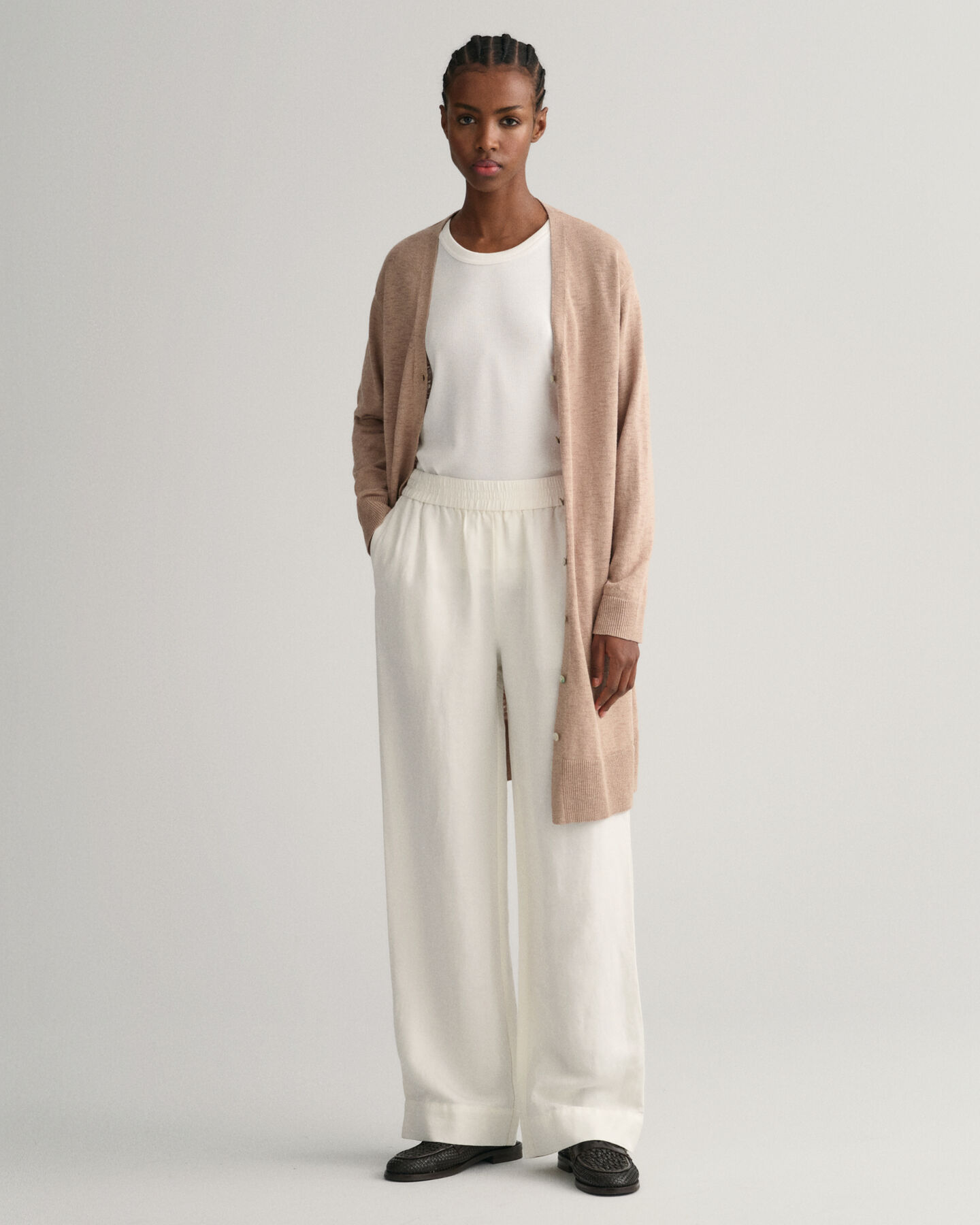 Lang cardigan i hørblanding med V-hals