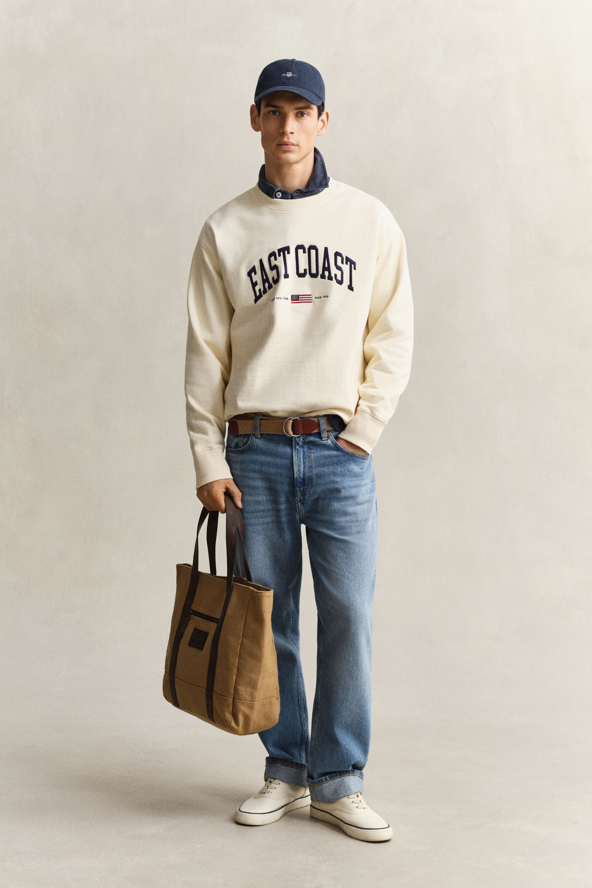 Sweatshirt med spray-grafik