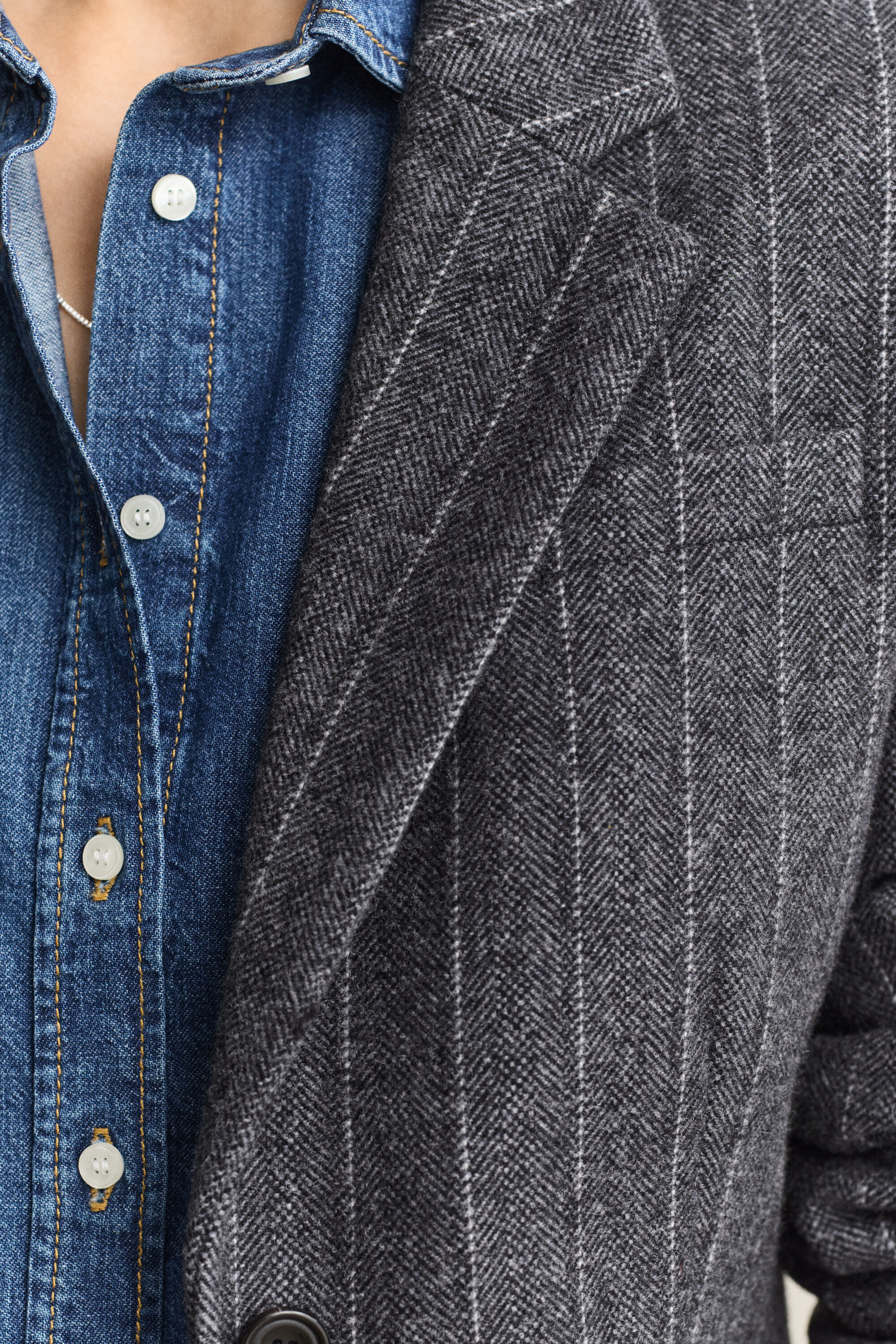 Nålestribet blazer i timeglassilhuet