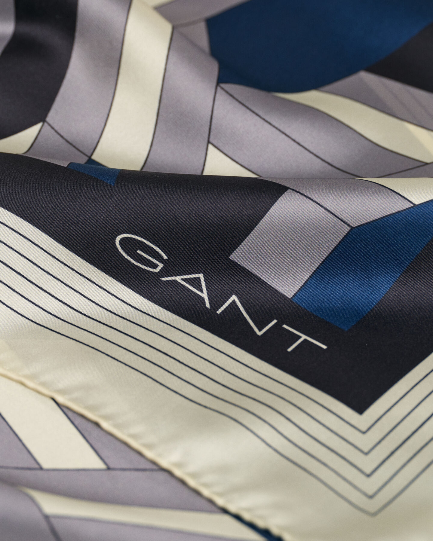 Silketørklæde med Letters-tryk