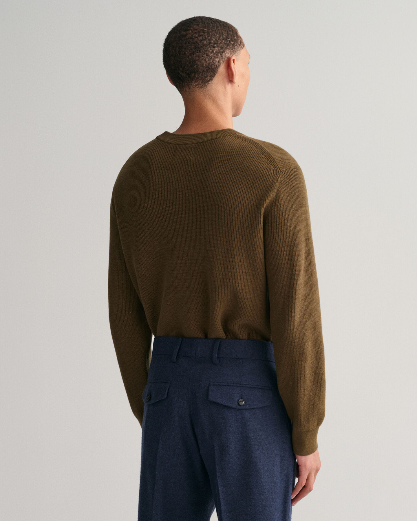 Ribstrikket crewneck sweater af bomuld og uld