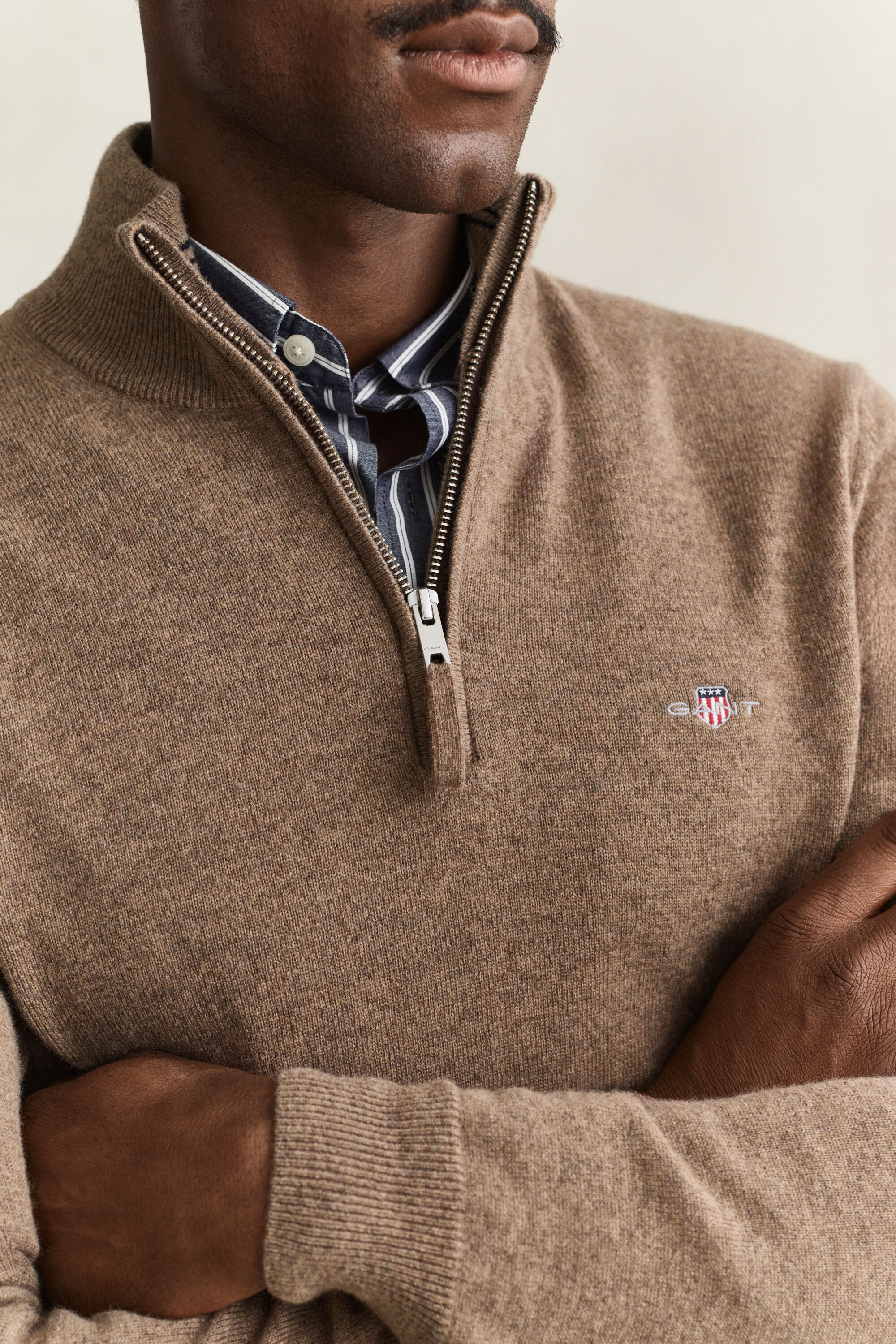 Sweater i lammeuld med halv lynlås