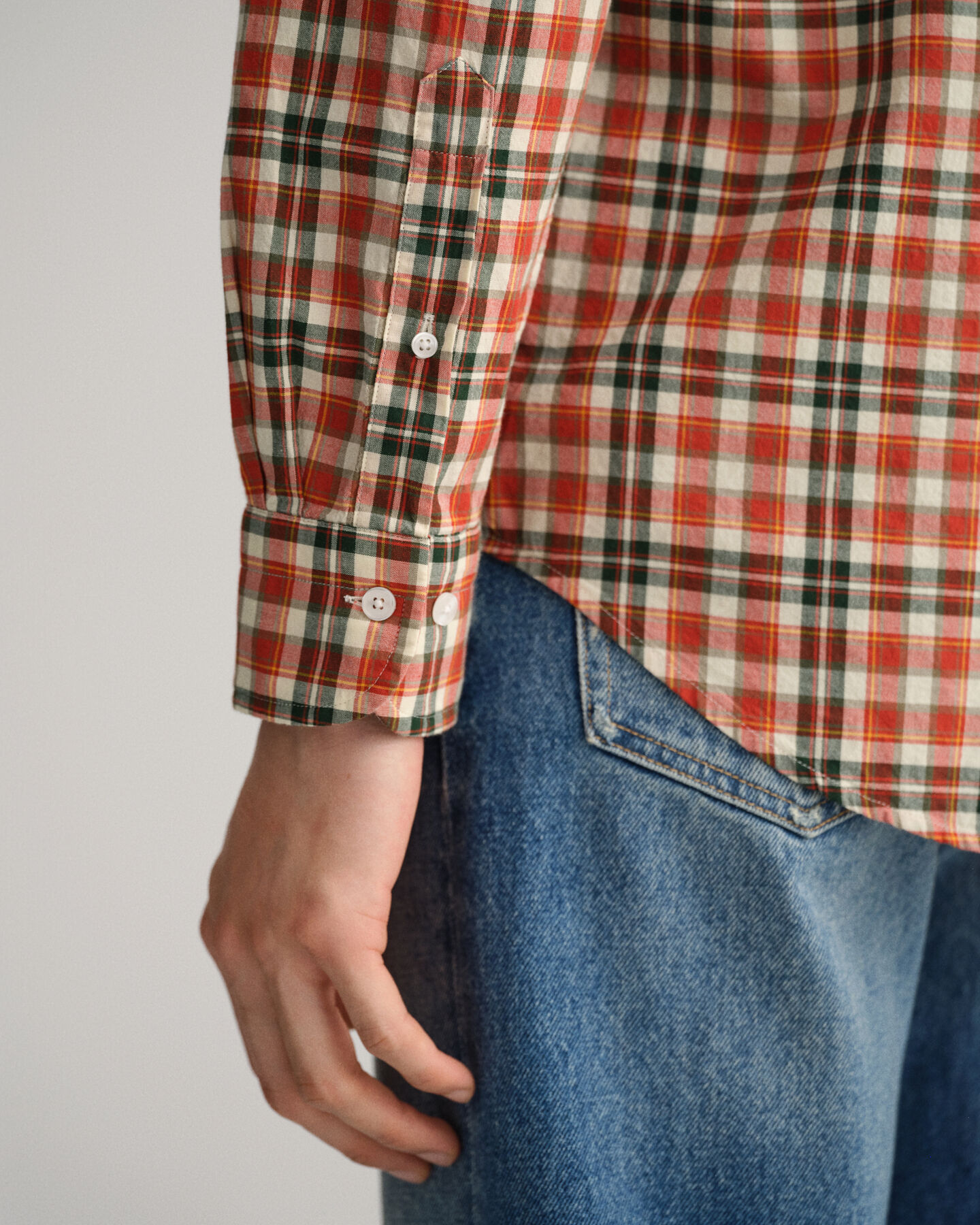 Regular fit t&aelig;tv&aelig;vet skjorte med skotsktern