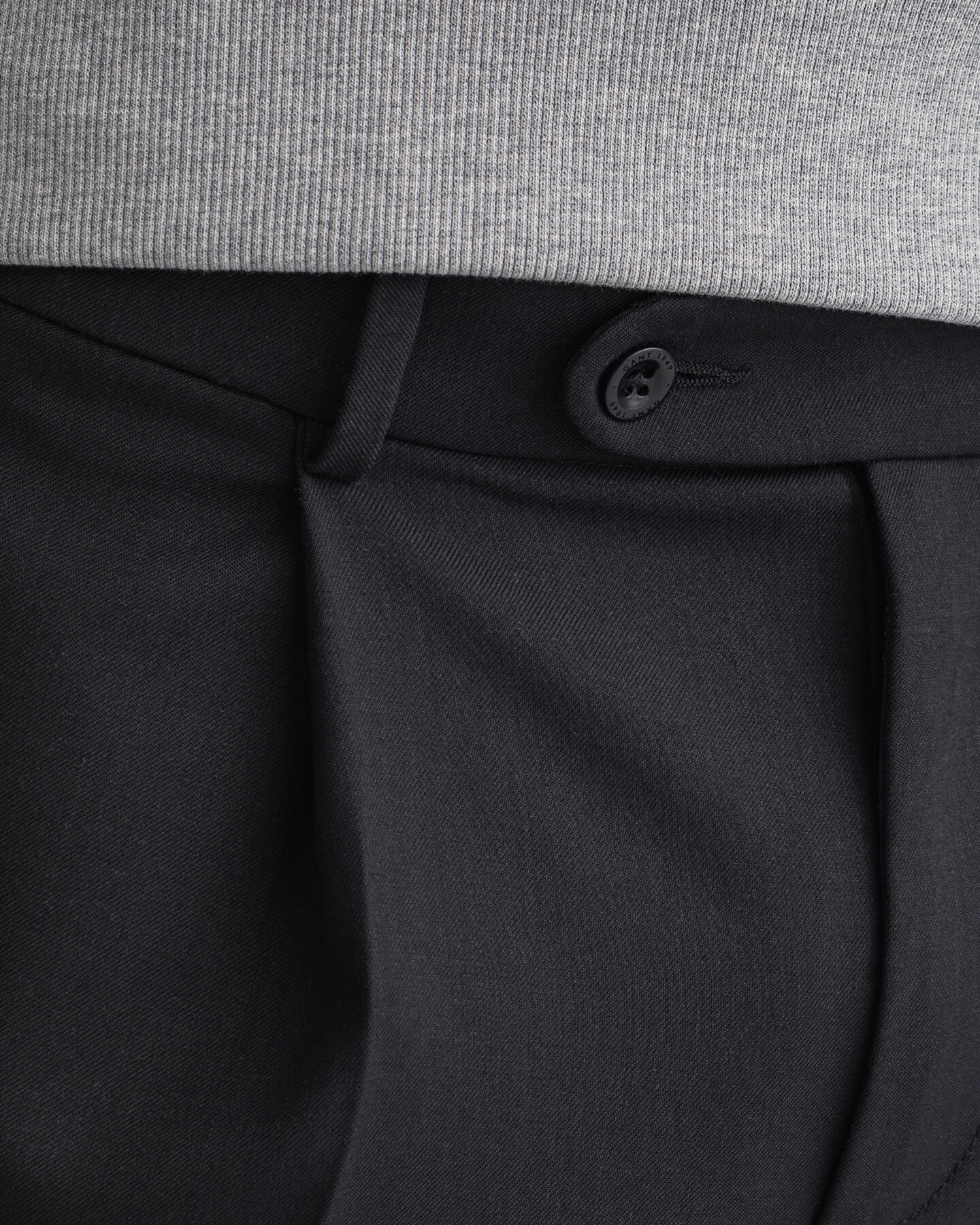 Fluid bukser med l&aelig;g