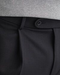 Fluid bukser med l&aelig;g