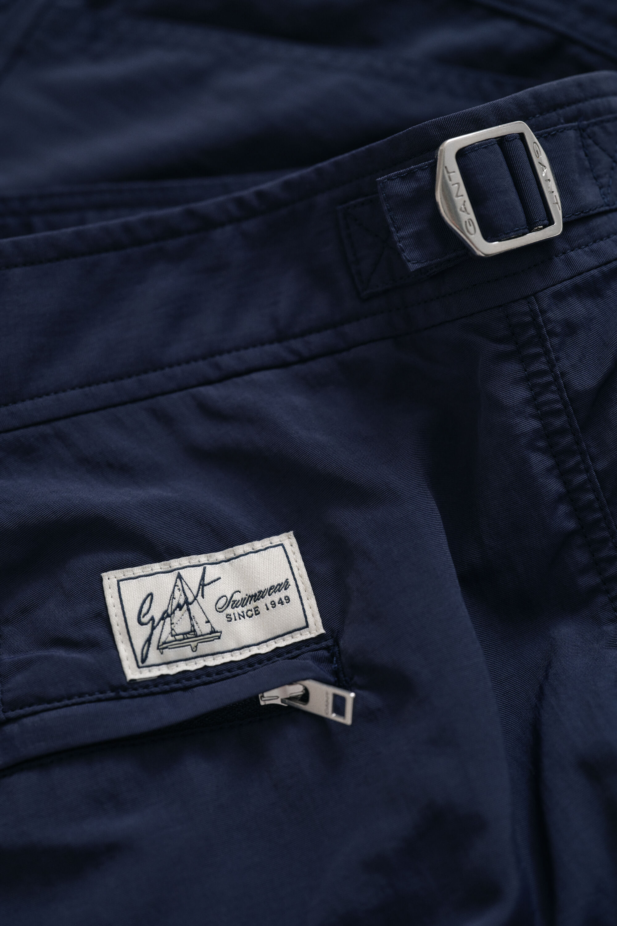 Tætsiddende badeshorts