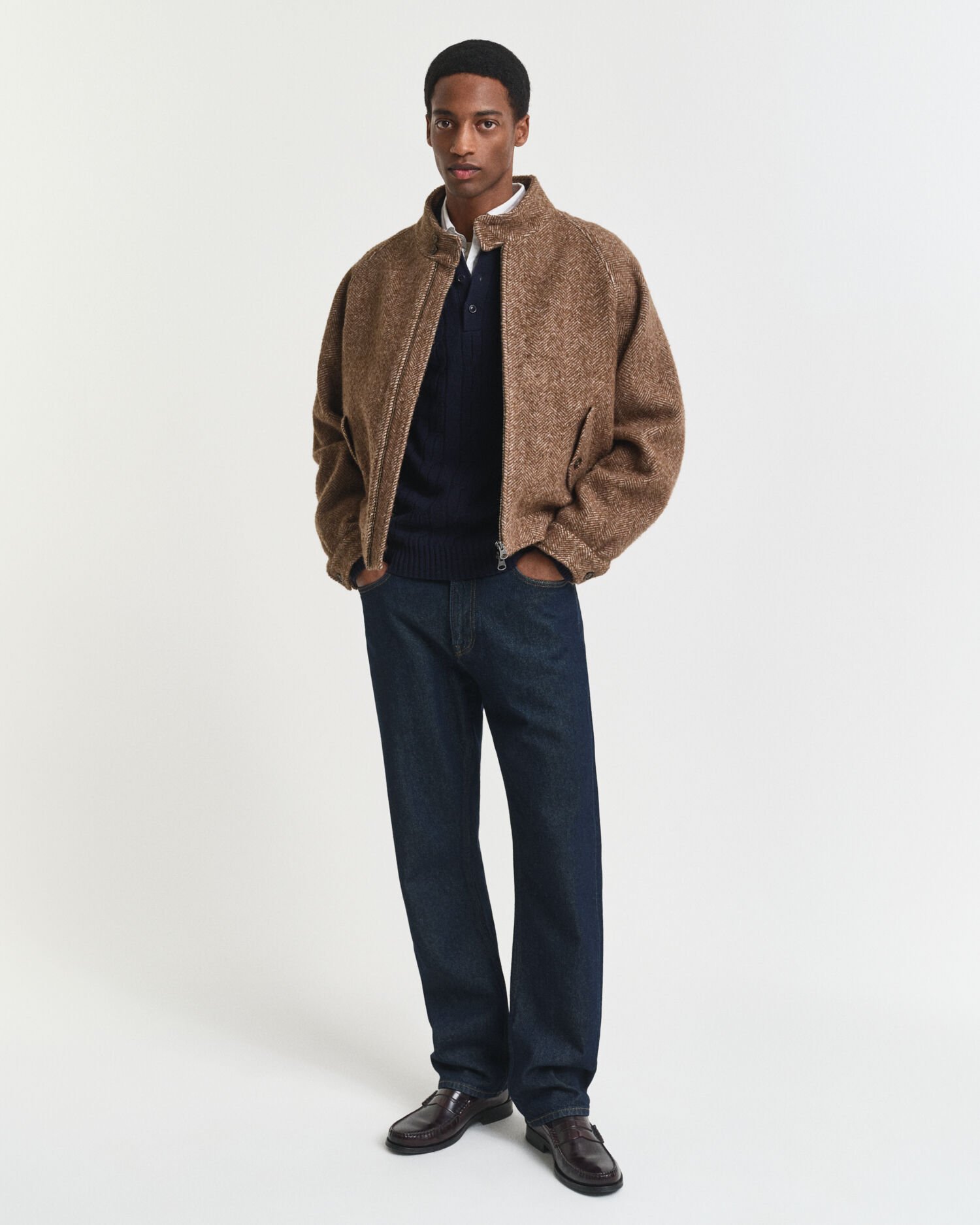 Polosweater af lammeuld med kabelstrik