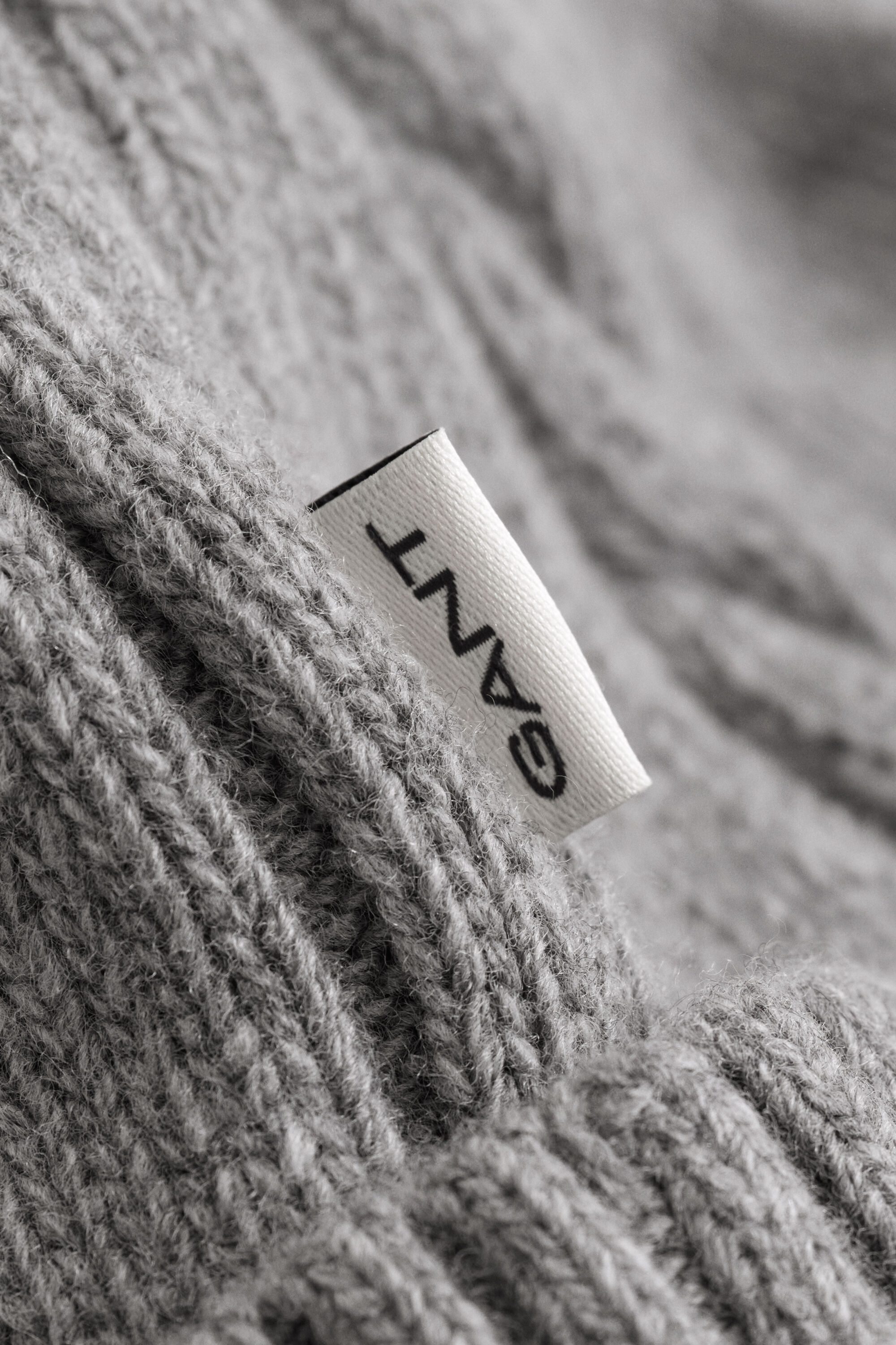 Kabelstrikket beanie i lammeuld