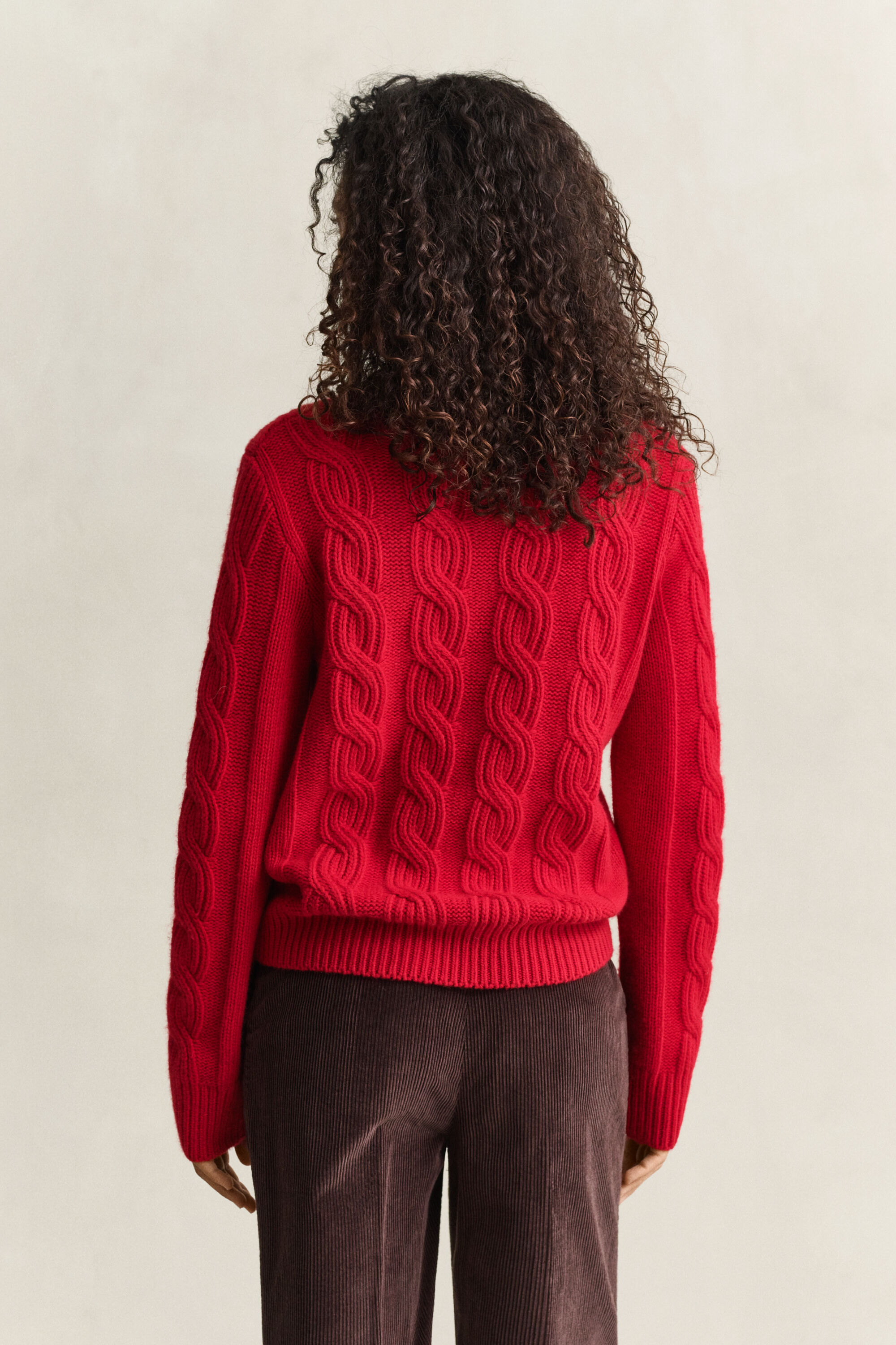 Kabelstrikket sweater i uldblanding