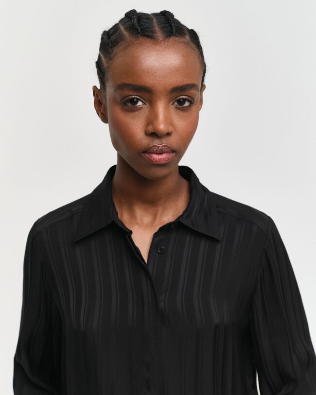 Regular fit satin skjorte med striber