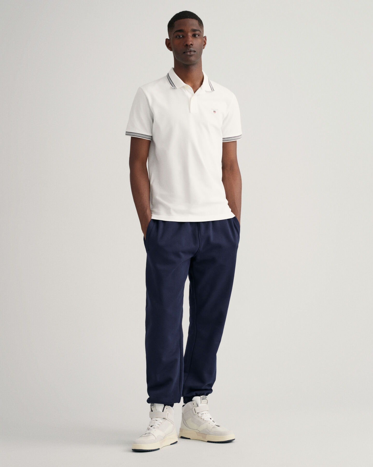 Piqu&eacute; poloskjorte med sildebensm&oslash;nstrede striber