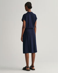 Kjole af hørblanding med krave