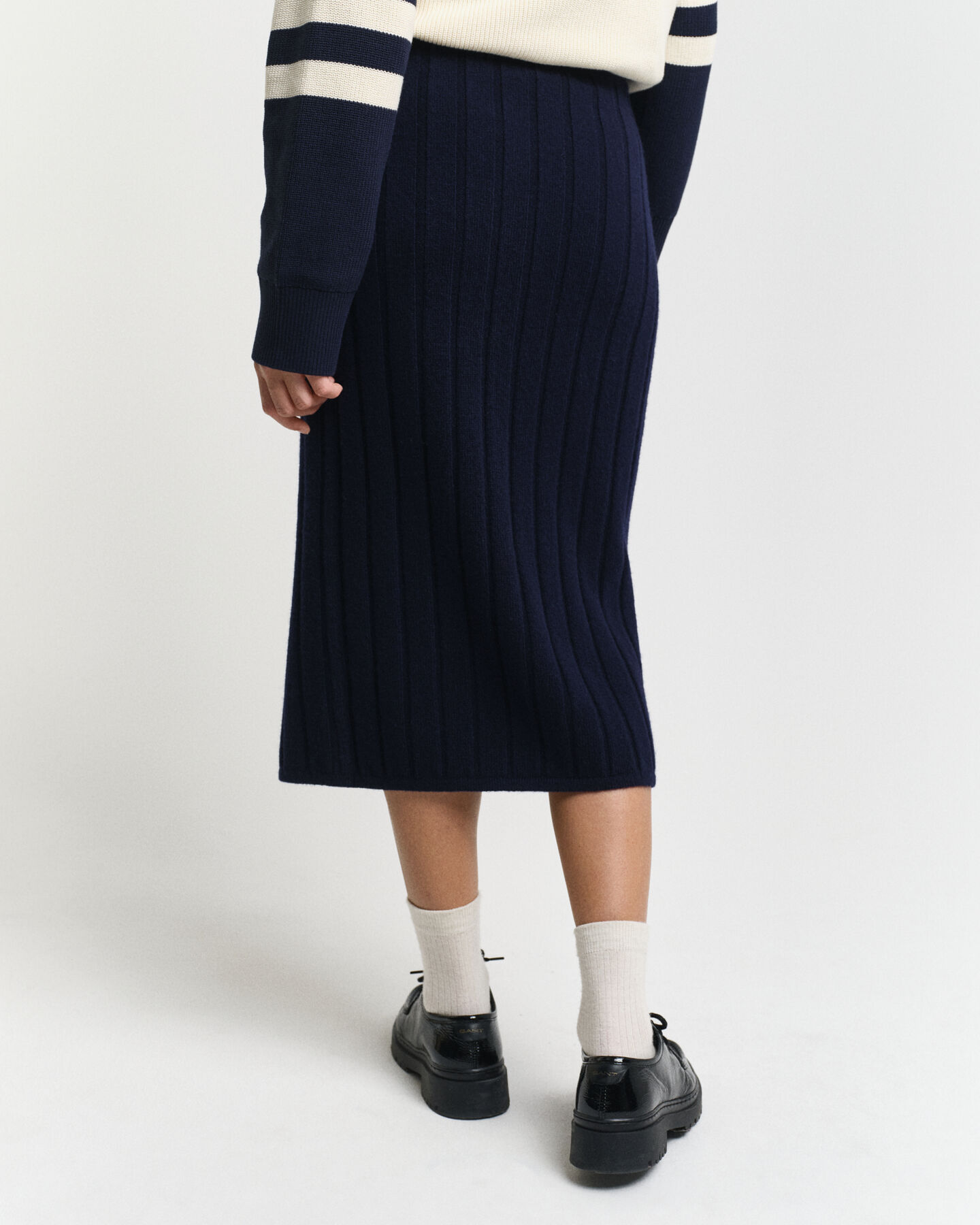 Bred ribstrikket nederdel af uld