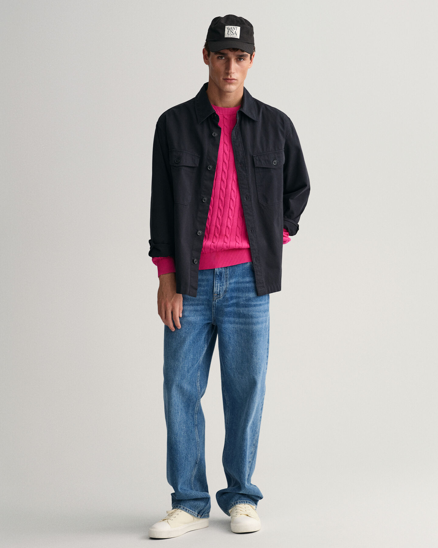 Crewneck sweater af bomuld med kabelstrik