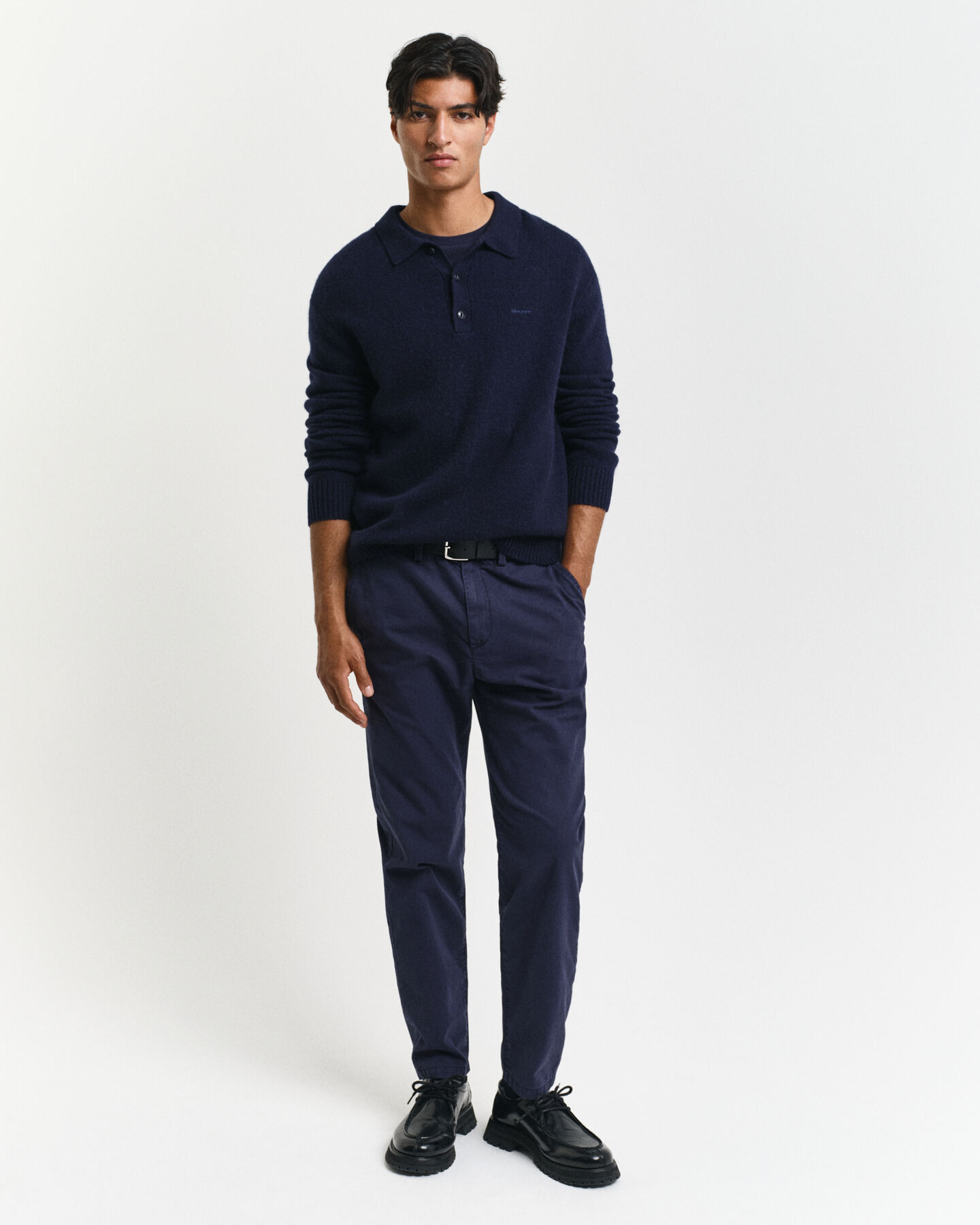 Regular fit tilspidsede chinobukser i lærred