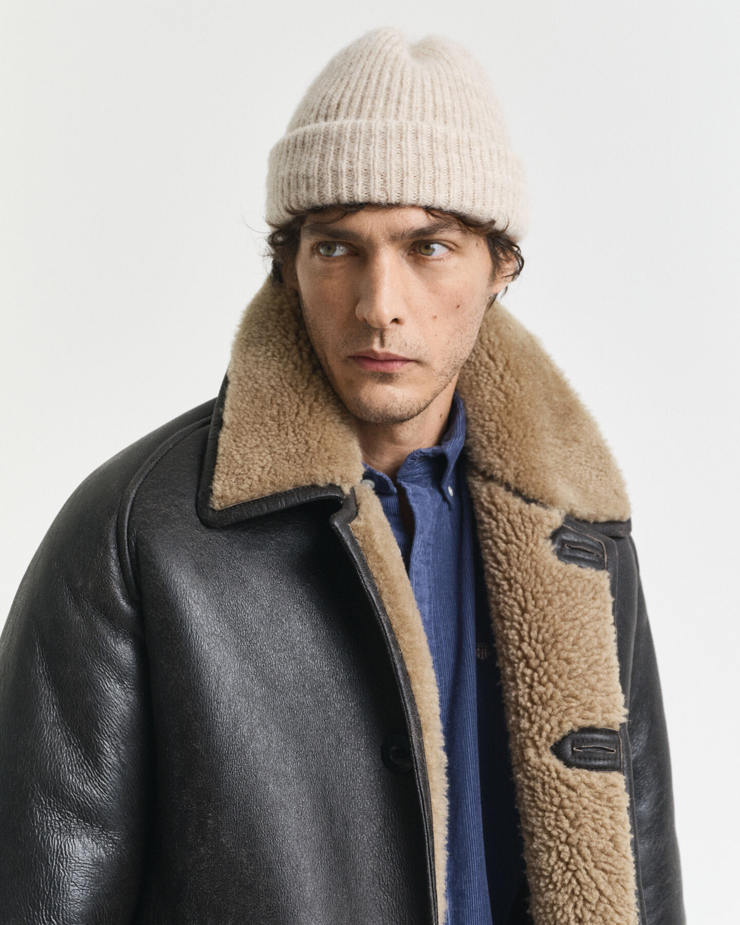 Ribstrikket beanie i alpakauldblanding