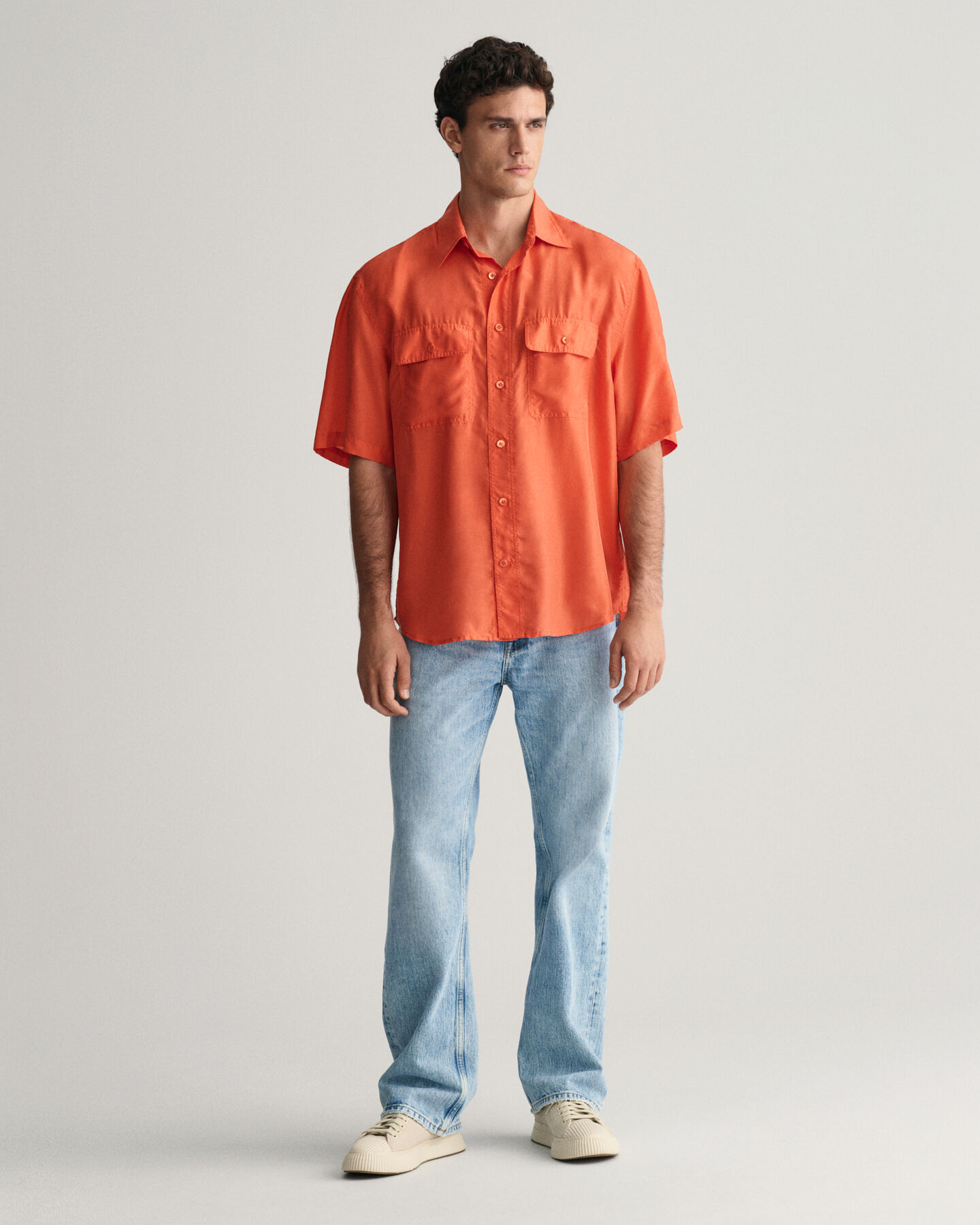 Relaxed fit vasket silkeskjorte med korte &aelig;rmer