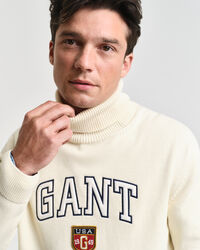 Sweater med GANT-grafik og rullekrave