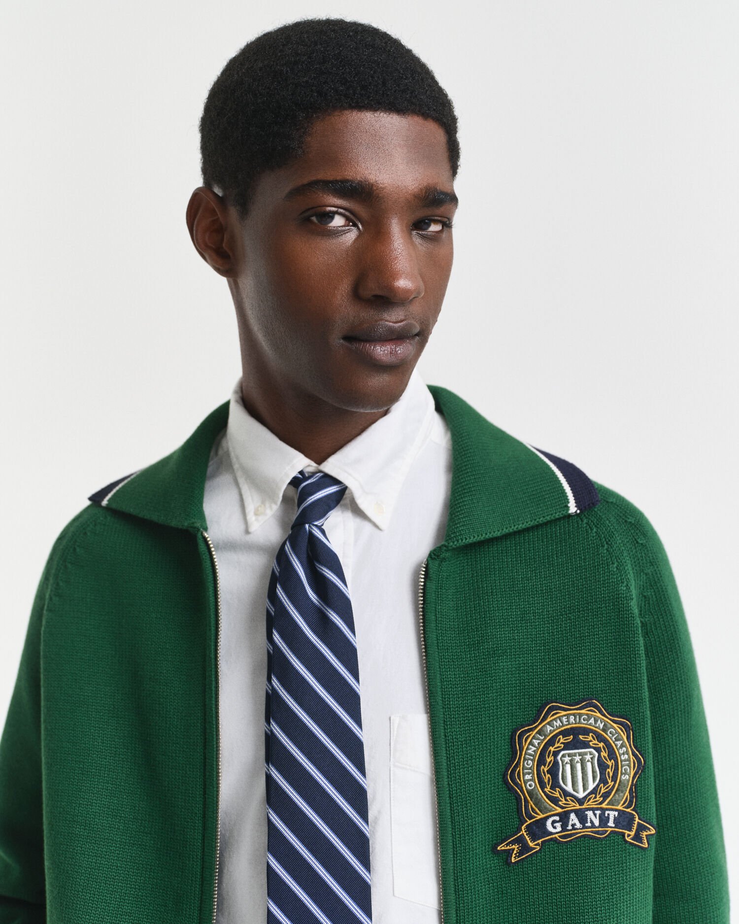 Cardigan med GANT 1949-grafik og lynlås