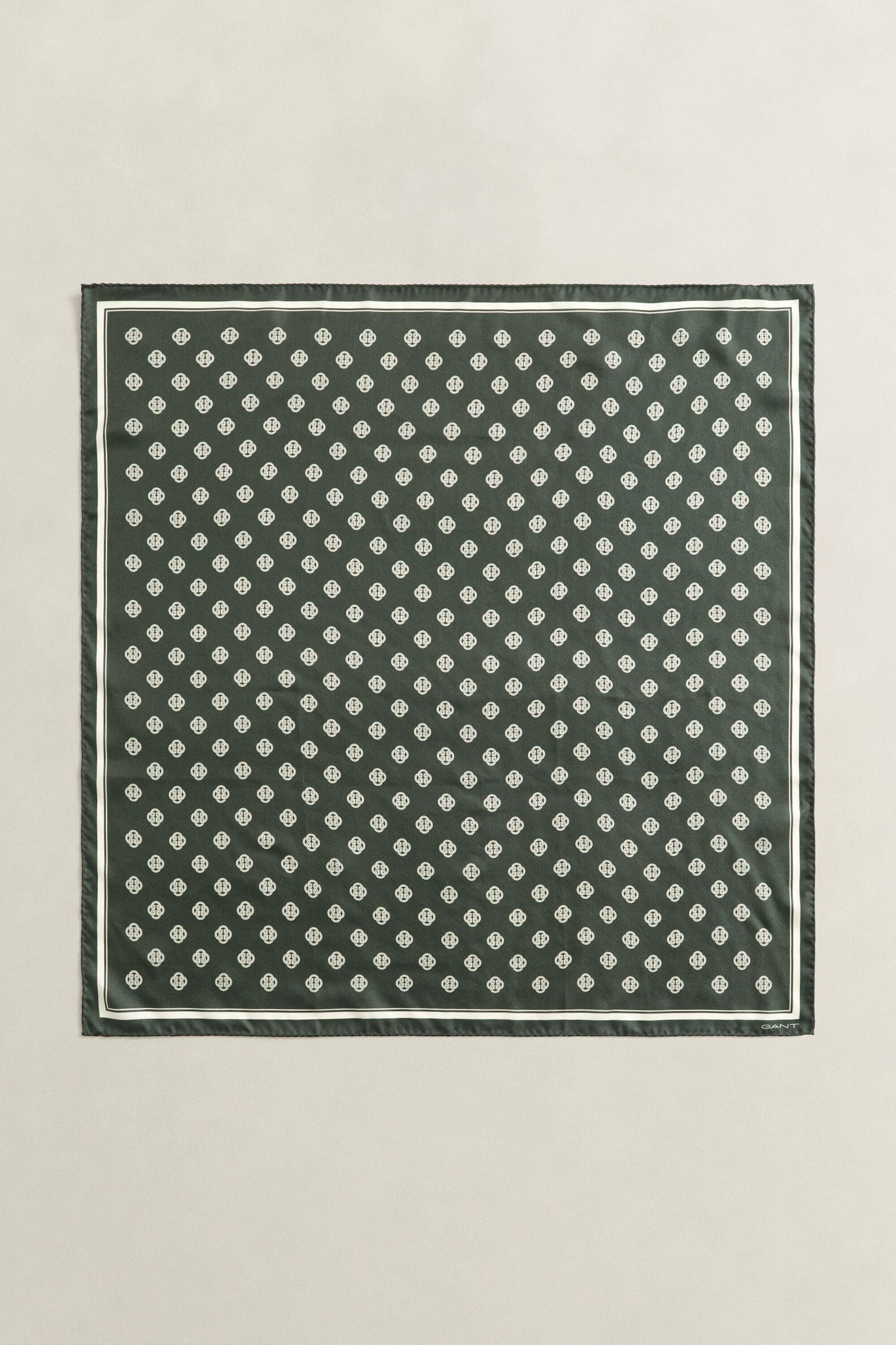 Silketørklæde med monogram