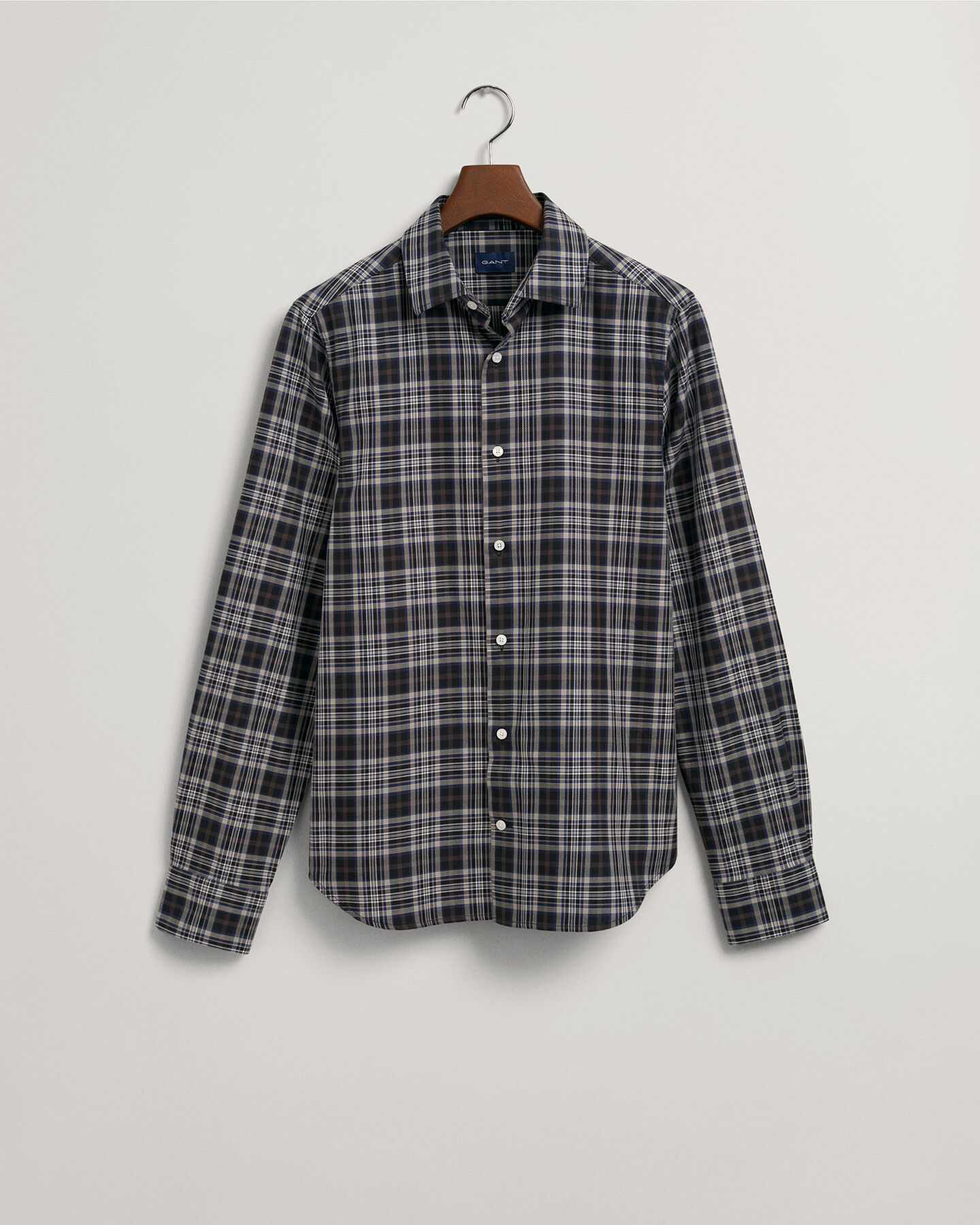 Slim fit ternet skjorte af twill