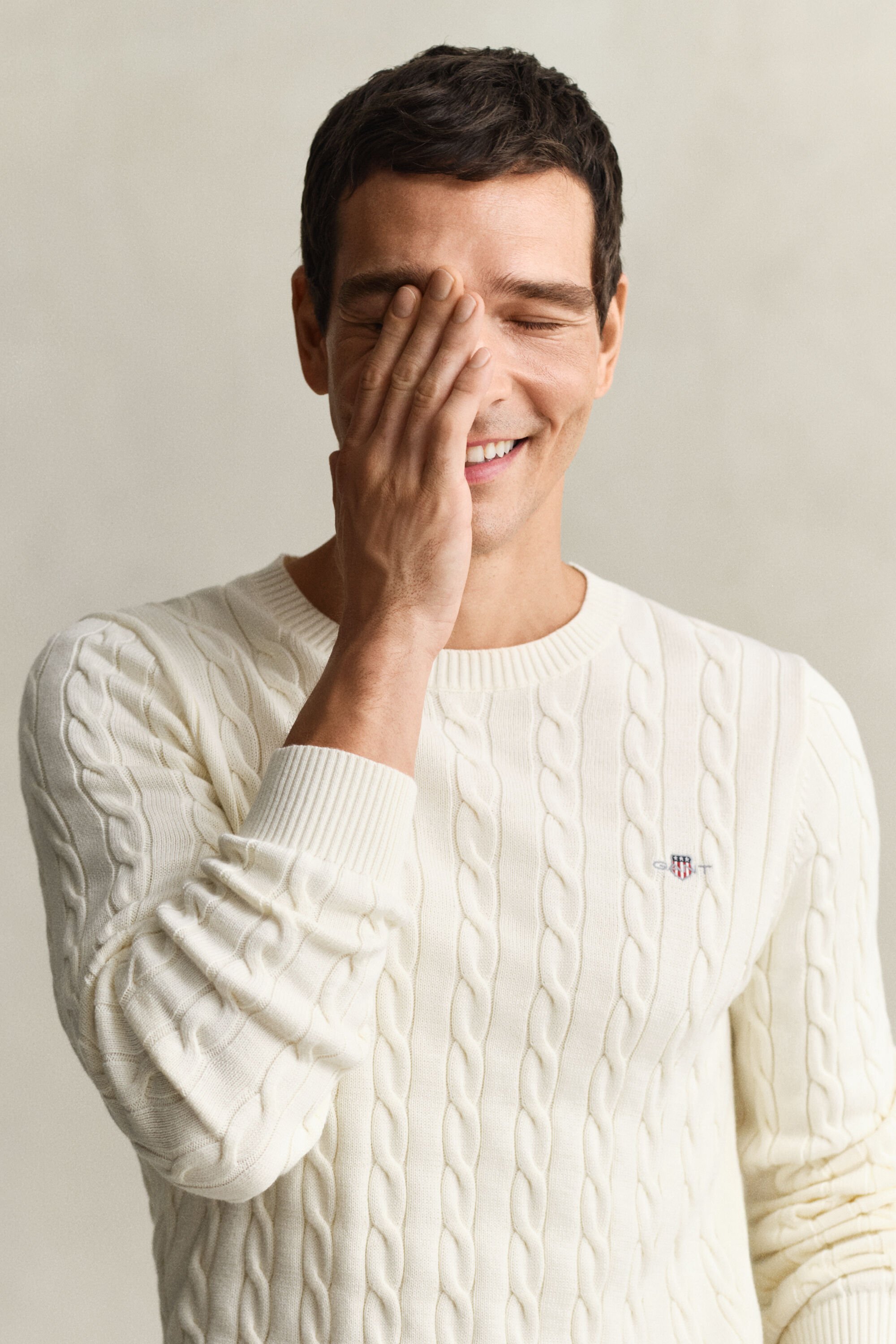 Crewneck sweater af bomuld med kabelstrik