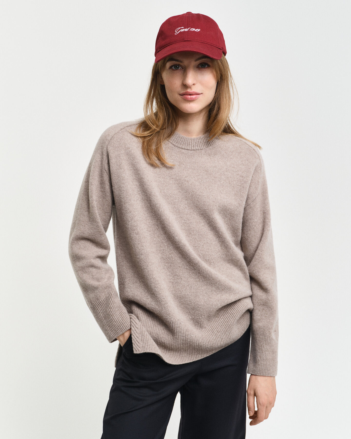 Crewneck sweater med sildebensm&oslash;nstrede detaljer