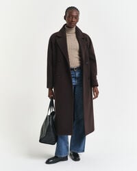 Kabelstrikket sweater af strækbomuld med rullekrave