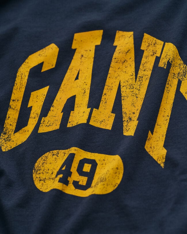 Teens T-shirt med GANT 49 Arch-tryk