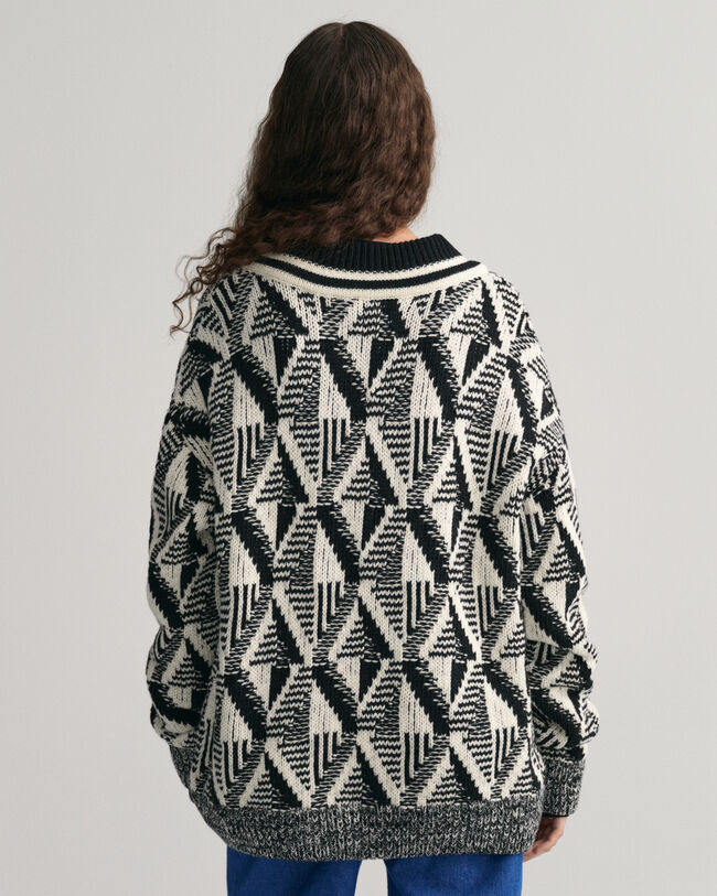 Geometric-m&oslash;nstret sweater med V-hals