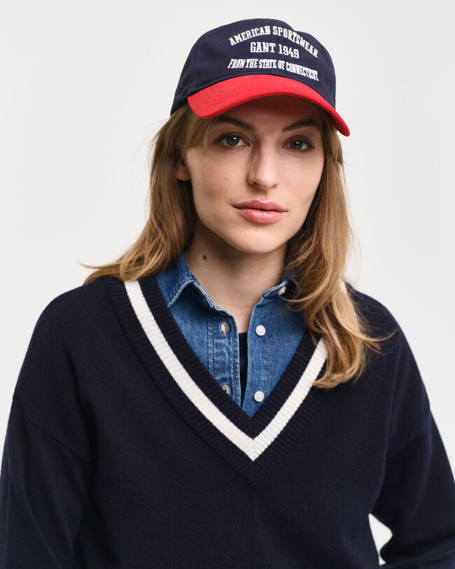 Kontrastfarvet sweater med V-hals af ekstra fin lammeuld