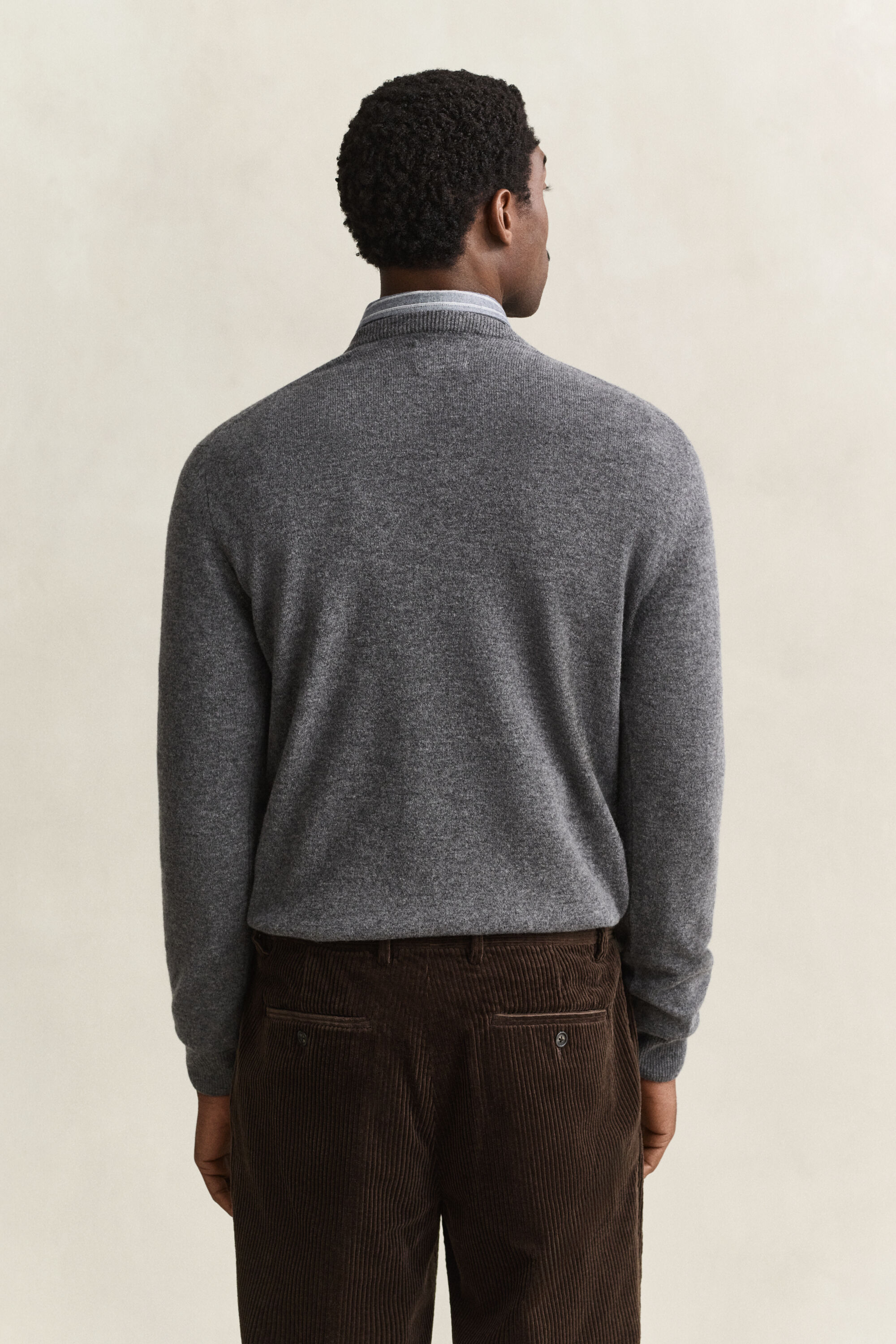 Sweater med V-hals i lammeuld