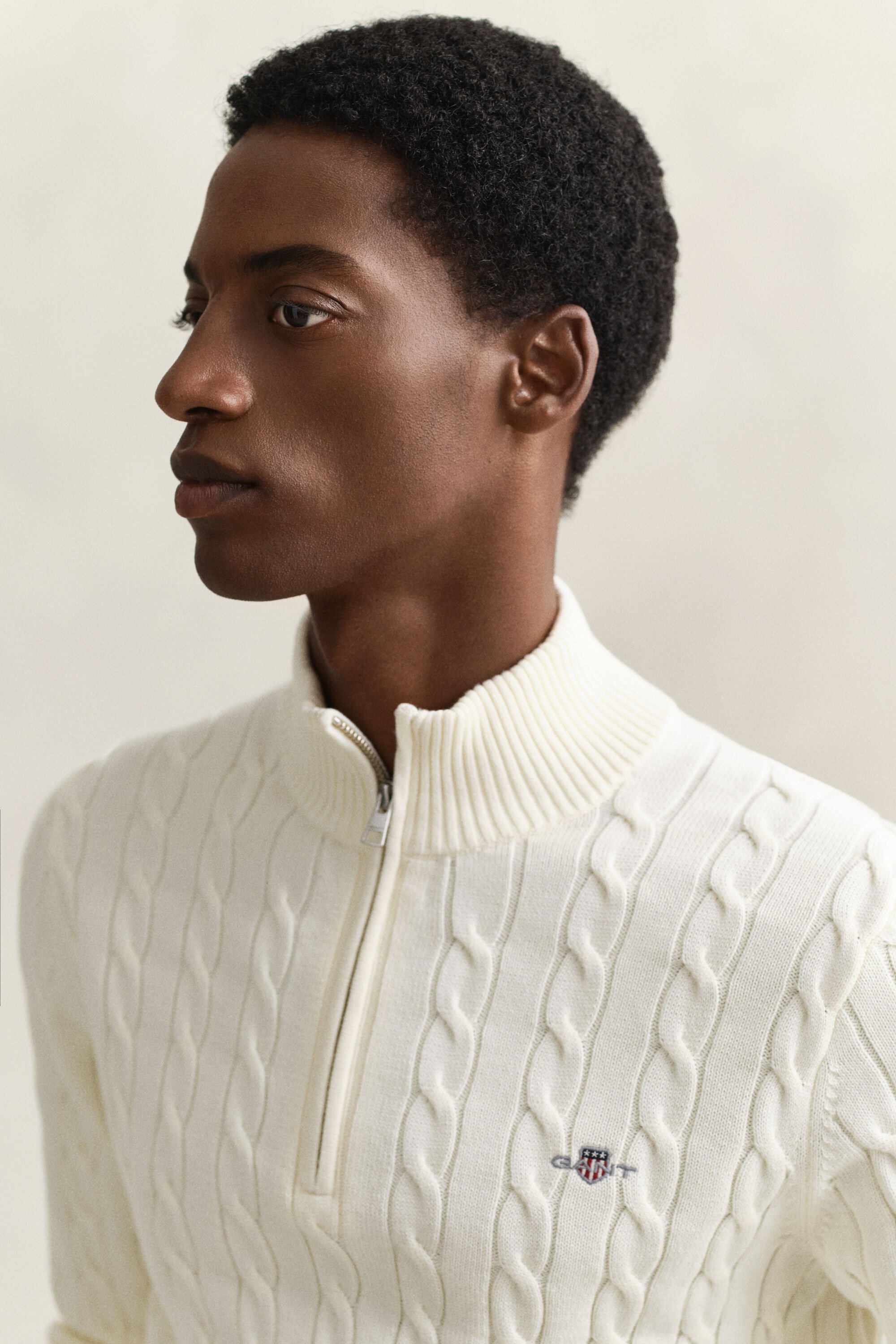 Kabelstrikket sweater af bomuld med halv lynlås