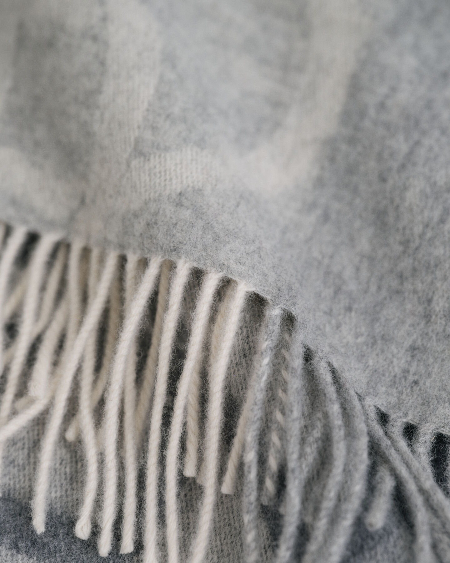 Uldhalstørklæde med monogram