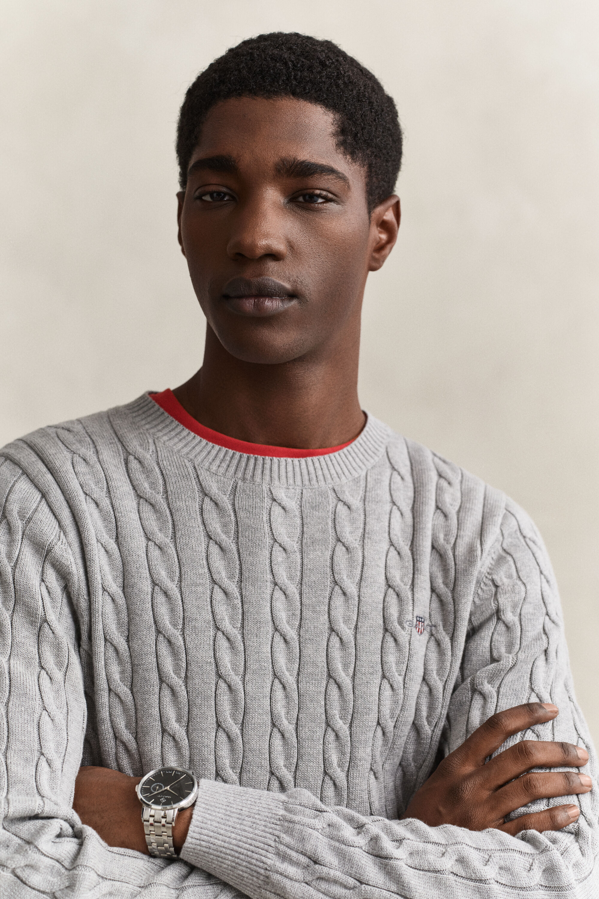 Crewneck sweater af bomuld med kabelstrik