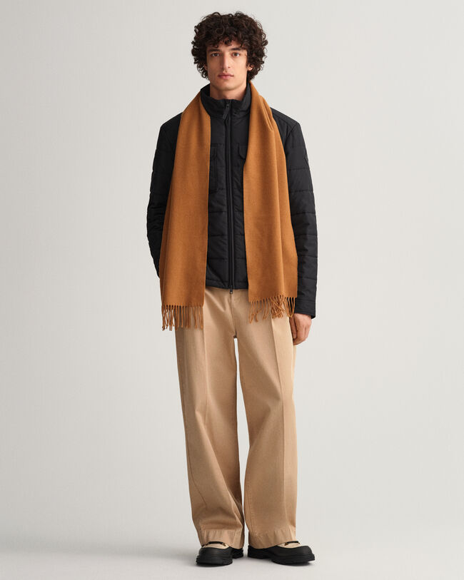 Ensfarvet uldhalstørklæde