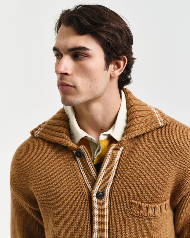 Cardigan i uld med knapper