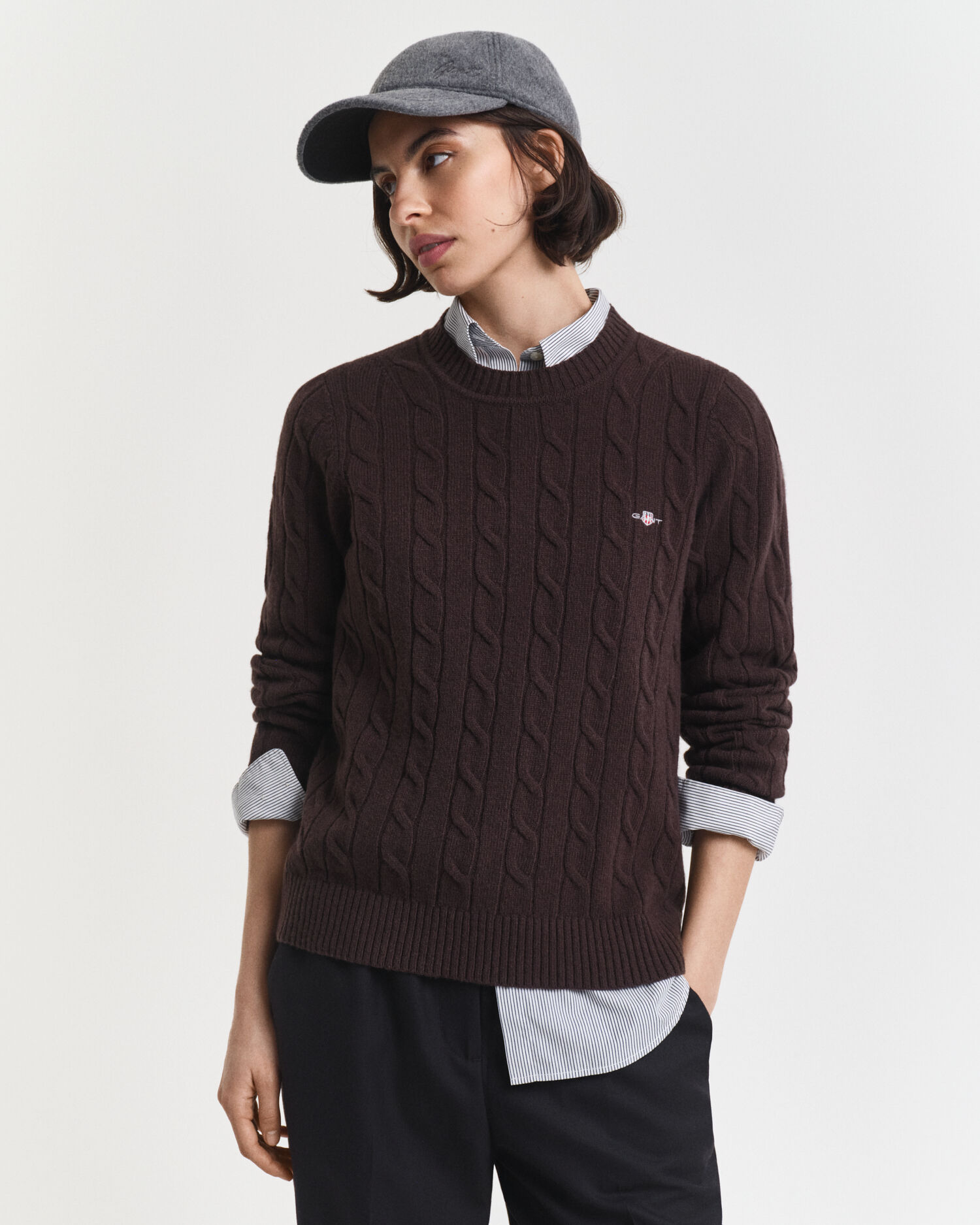 Sweater af lammeuld med kabelstrik