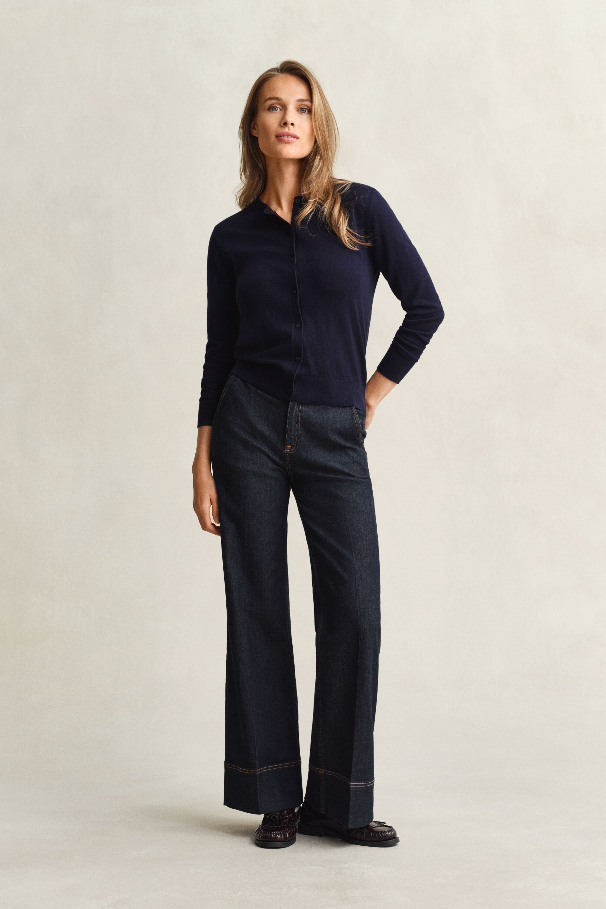 Let crewneck cardigan