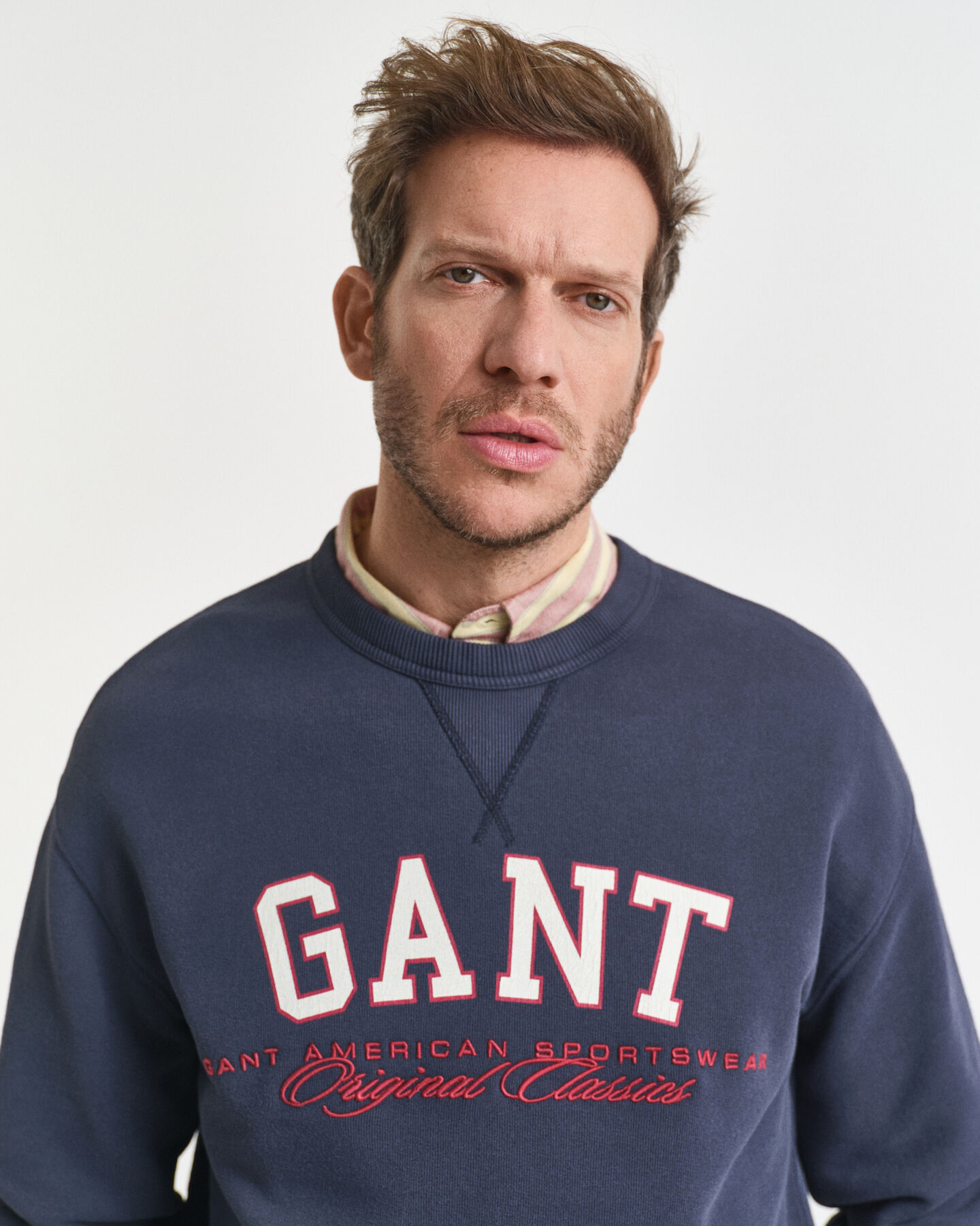 Sweatshirt med college-grafik og crewneck