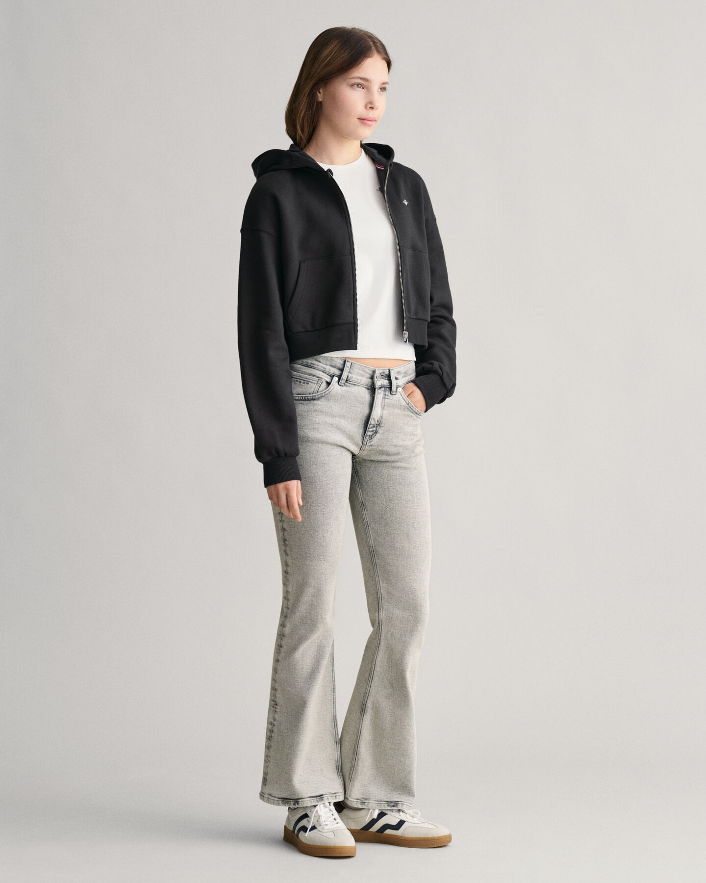 Teen Girls Shield kort h&aelig;ttetr&oslash;je med lynl&aring;s