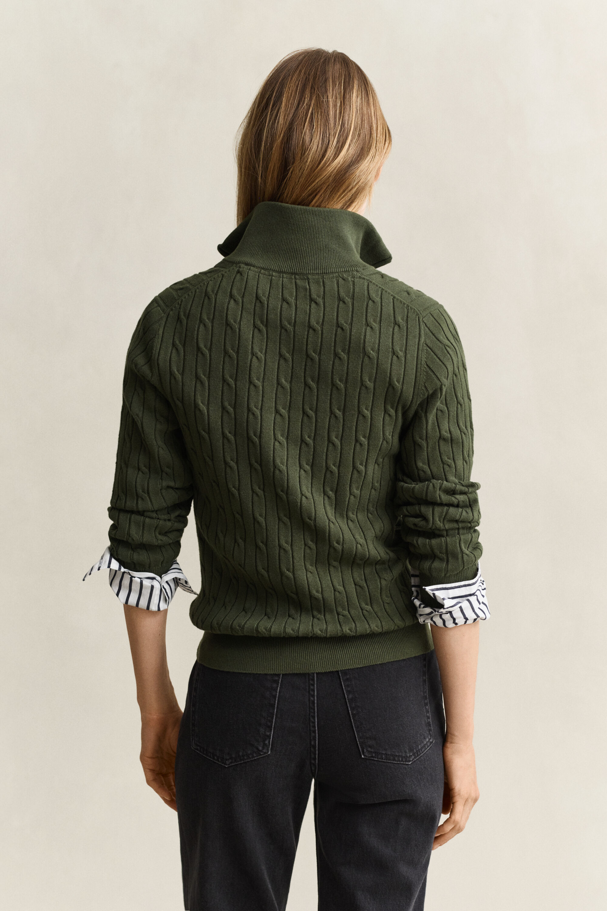 Kabelstrikket sweater med stræk og halv lynlås