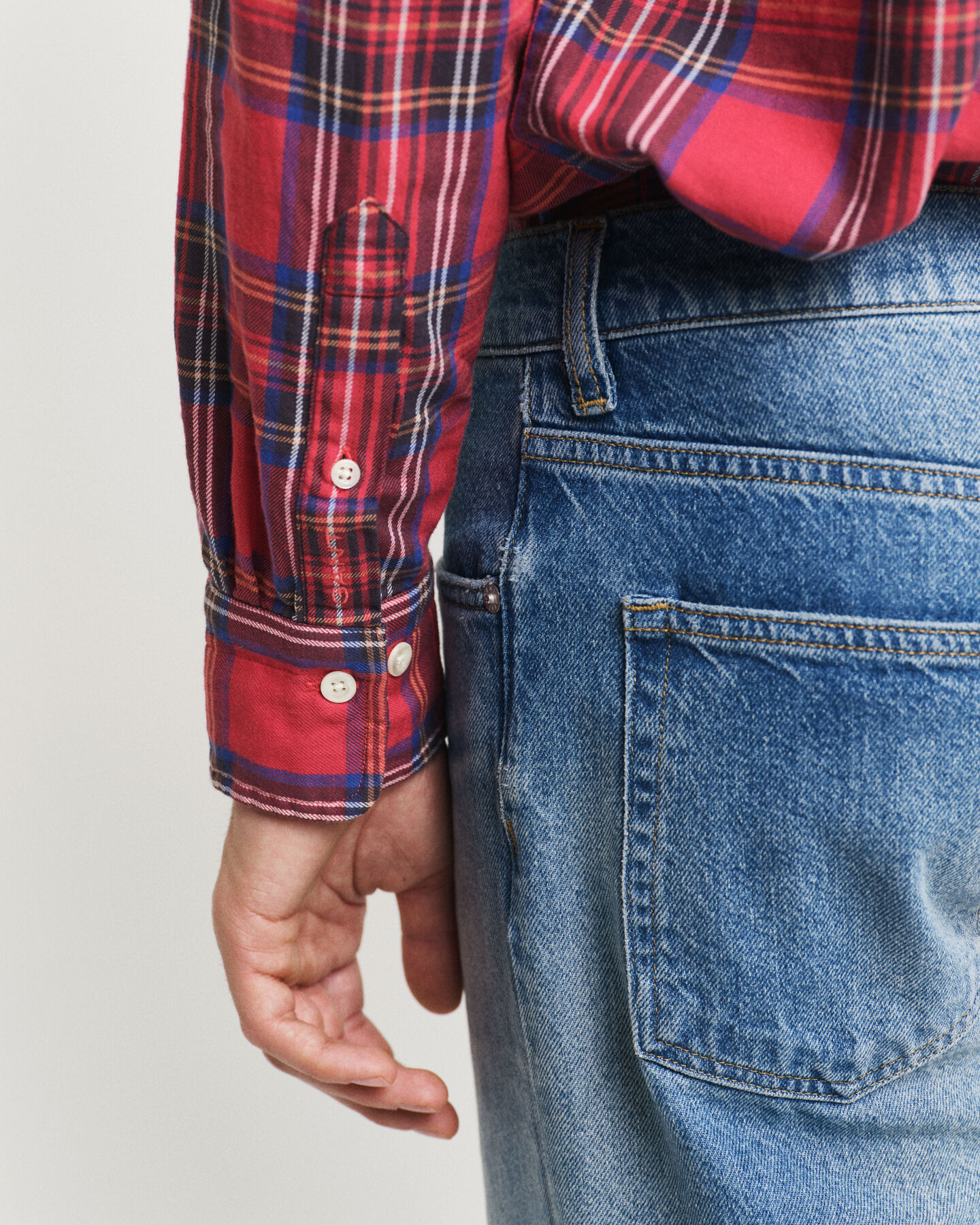 Relaxed fit skotskternet skjorte