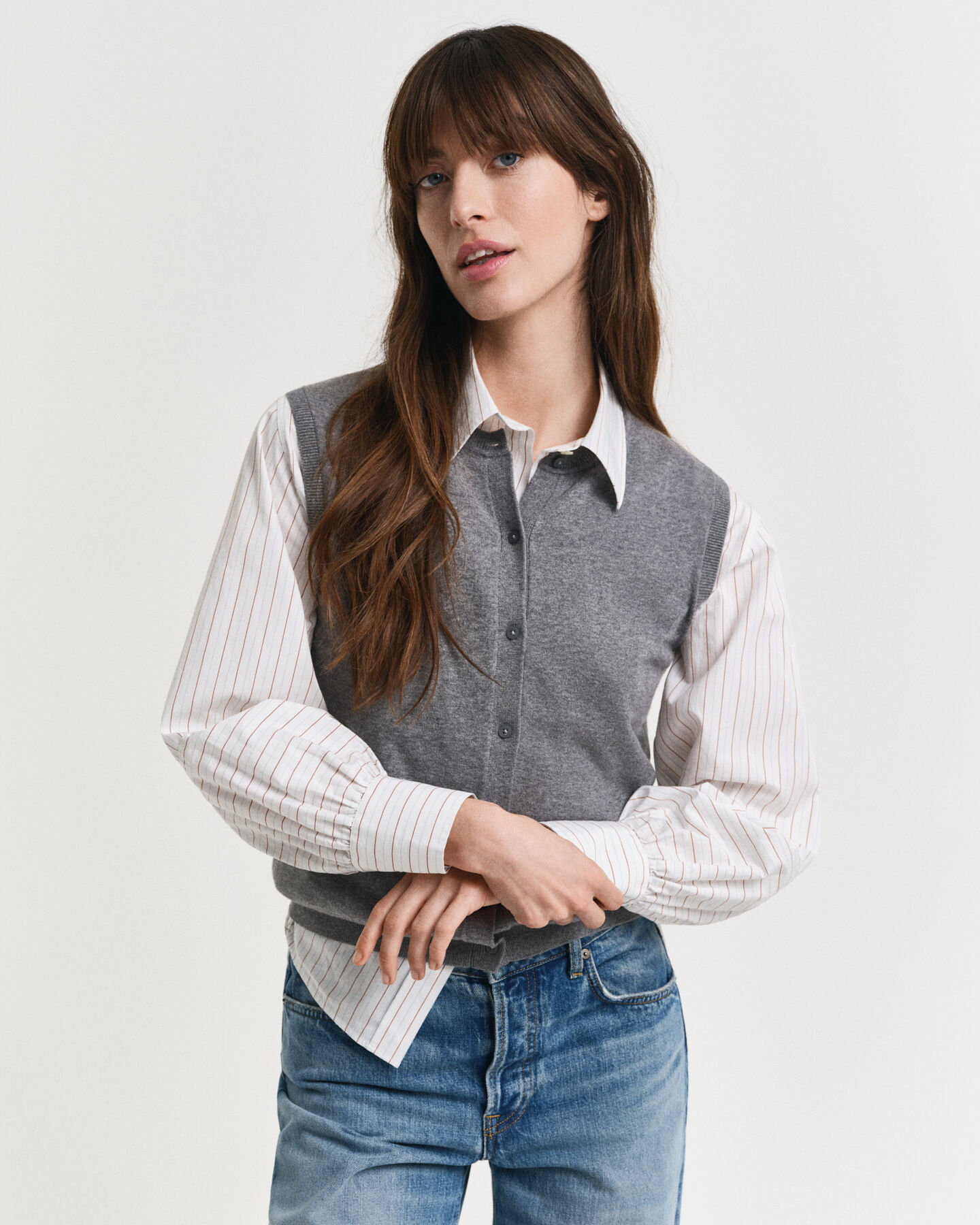 Let strikket vest med korte ærmer