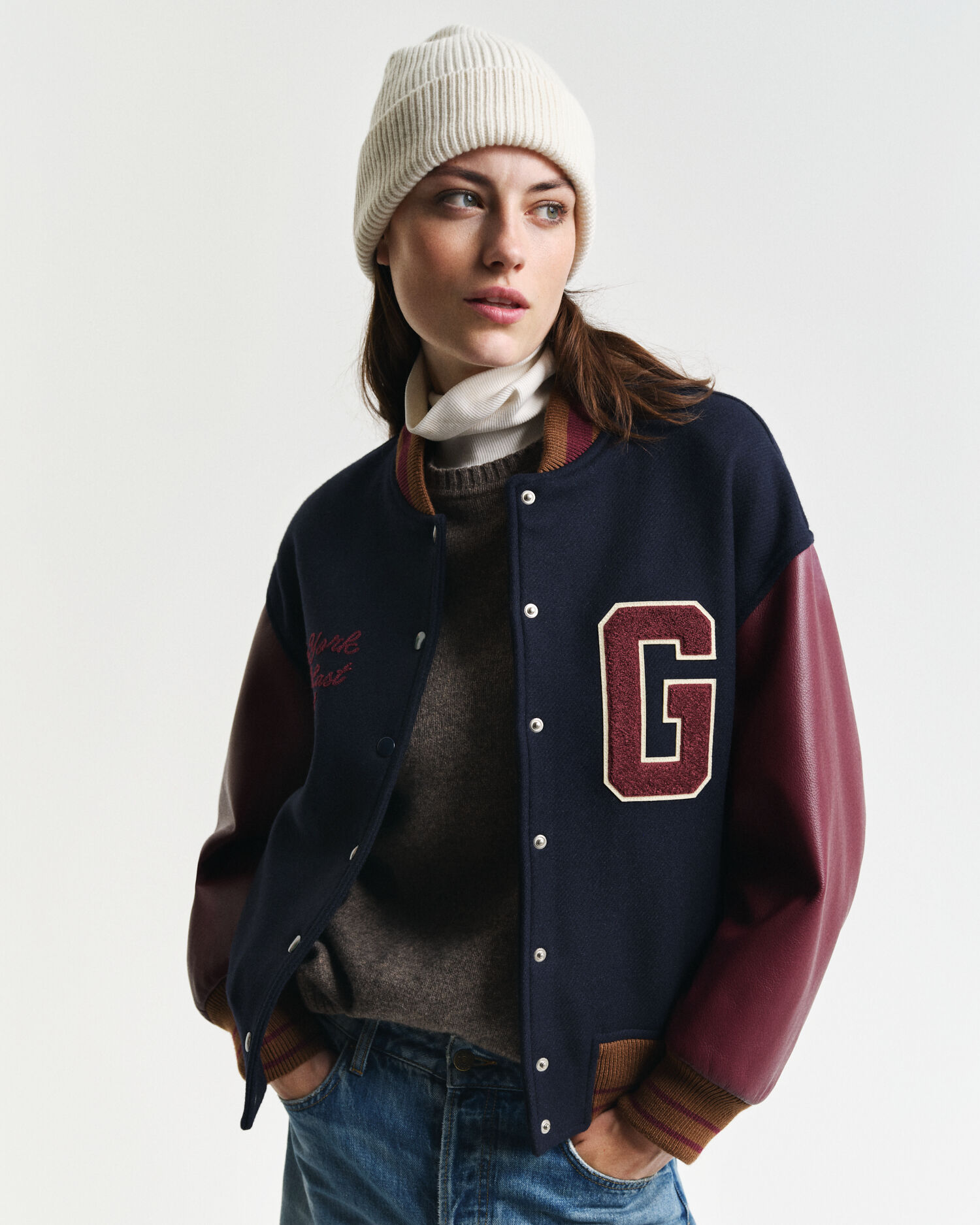 Ribstrikket beanie af uld