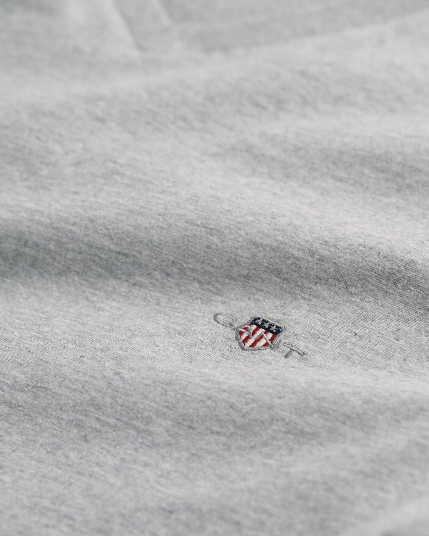 Slim fit Shield T-shirt med V-hals