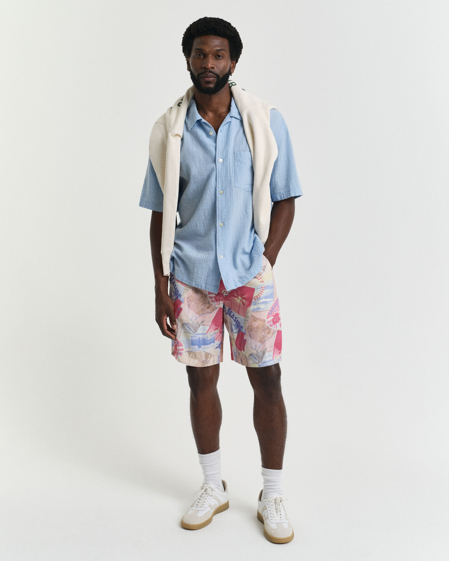 Relaxed fit shorts med resort-tryk