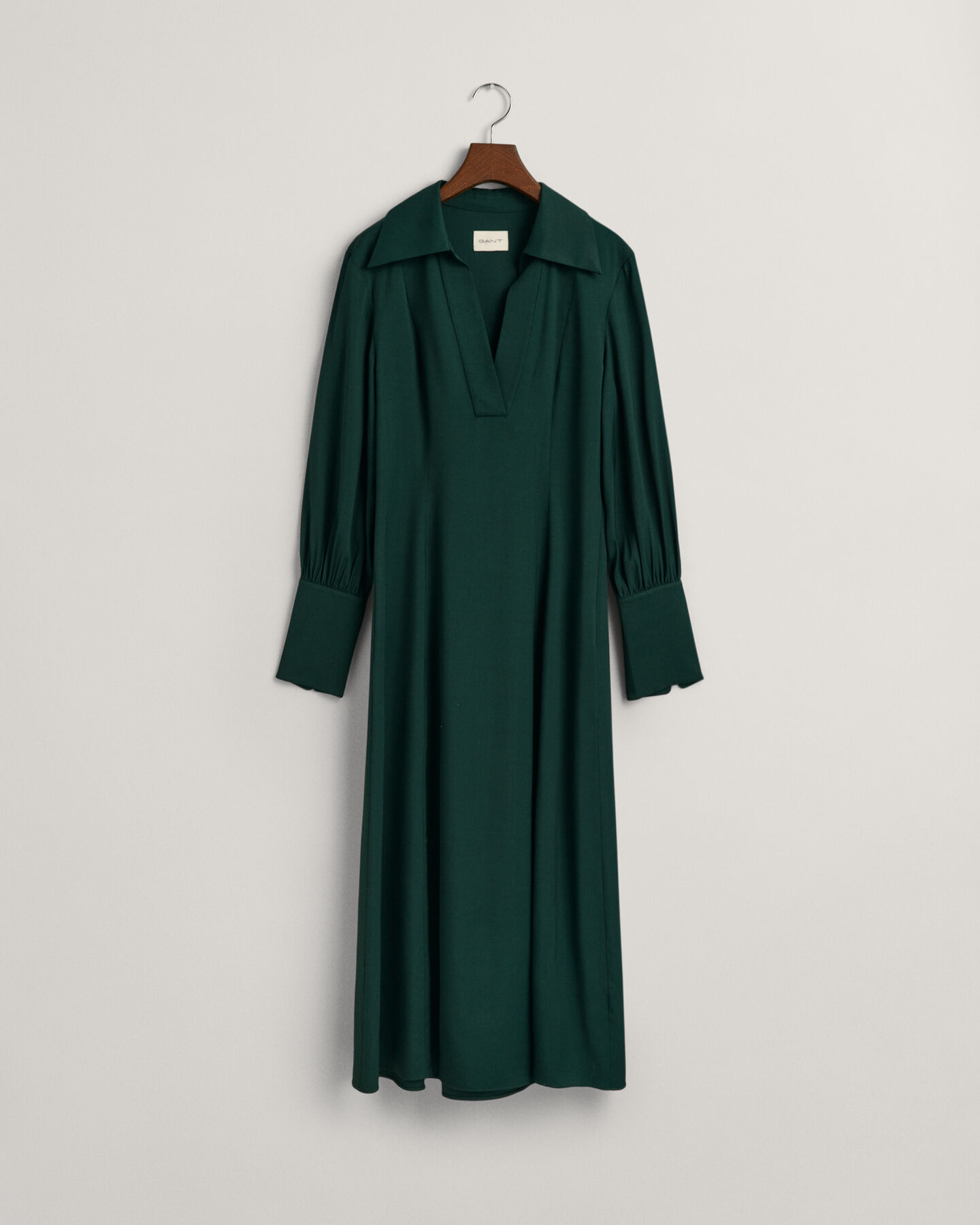 Slim fit kjole med h&oslash;je manchetter